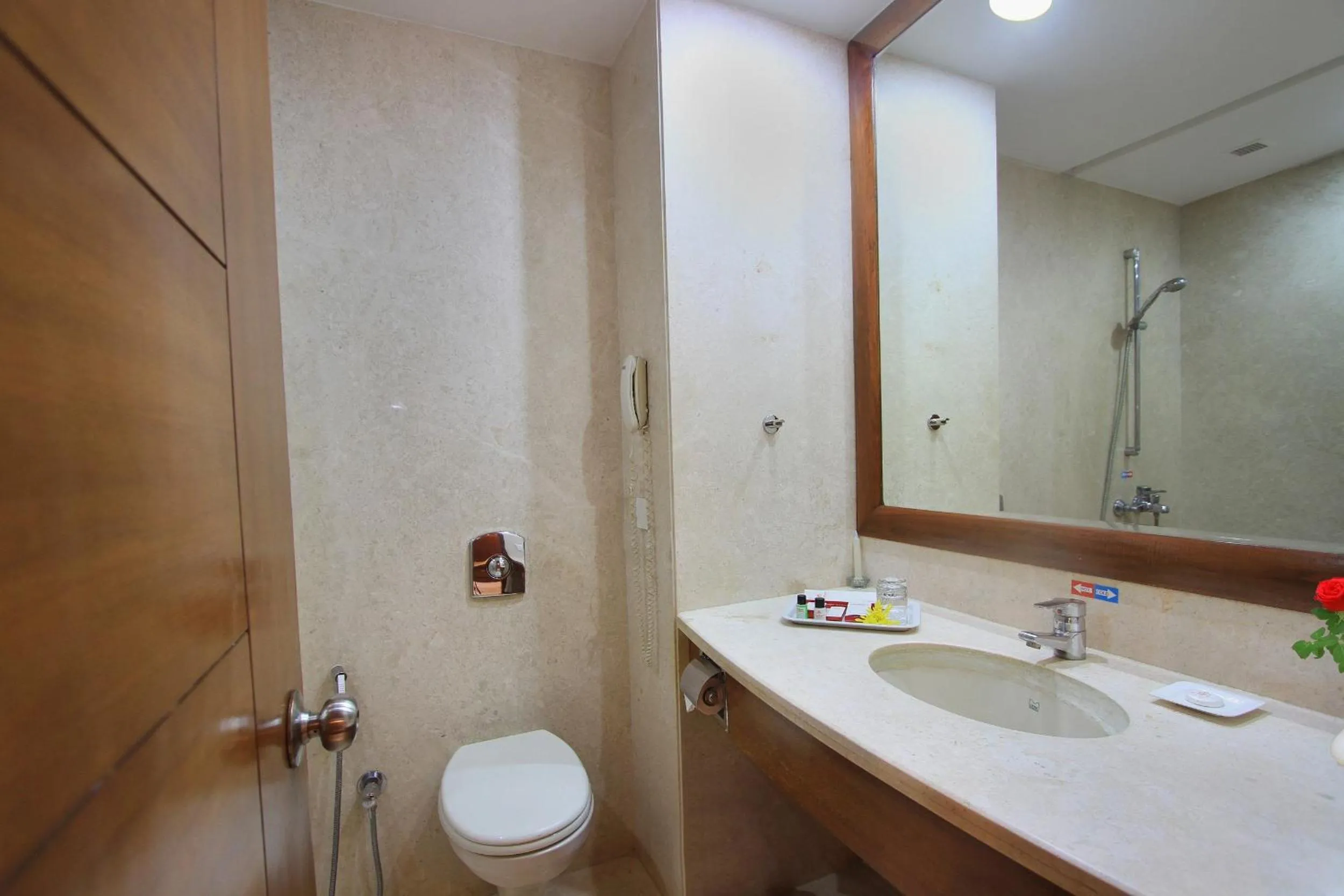 Bathroom in La Sara Grand