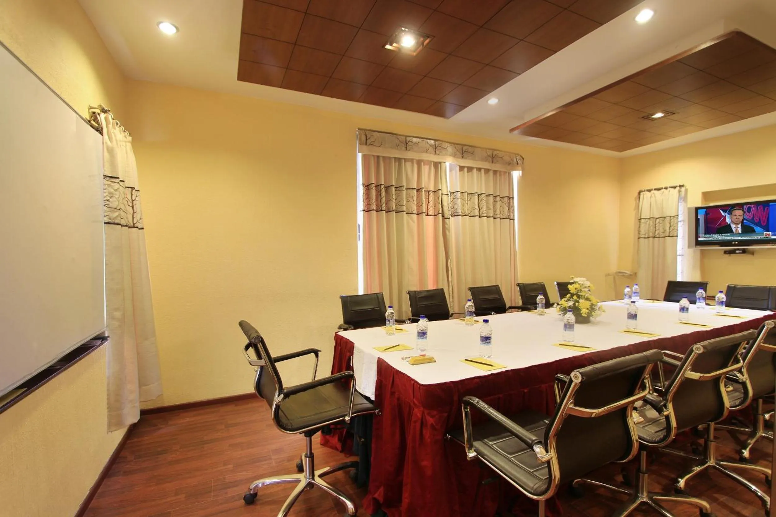 Business facilities in La Sara Grand