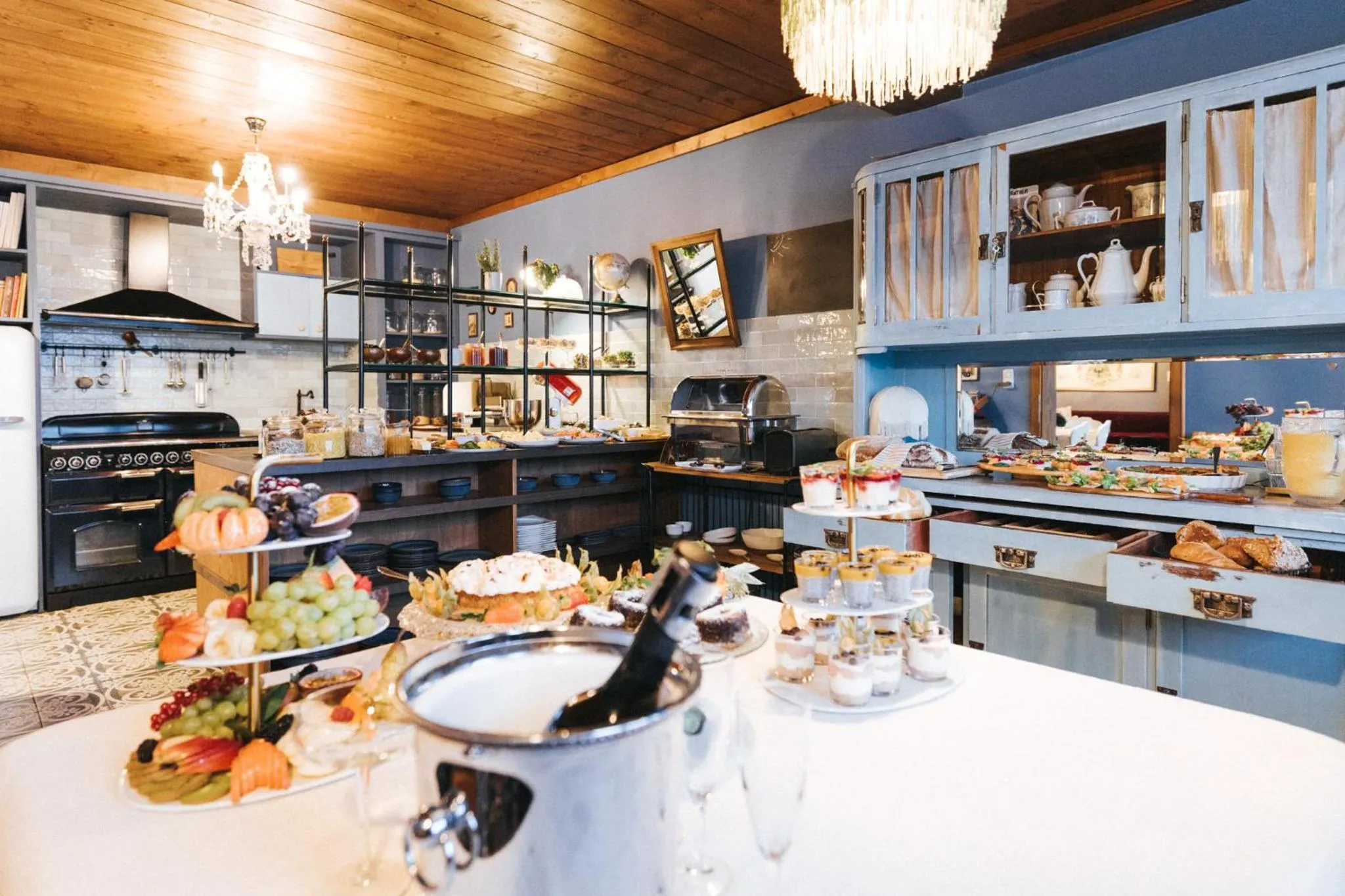 Kitchen or kitchenette in VILLA OXA - Boutique Design Hotel