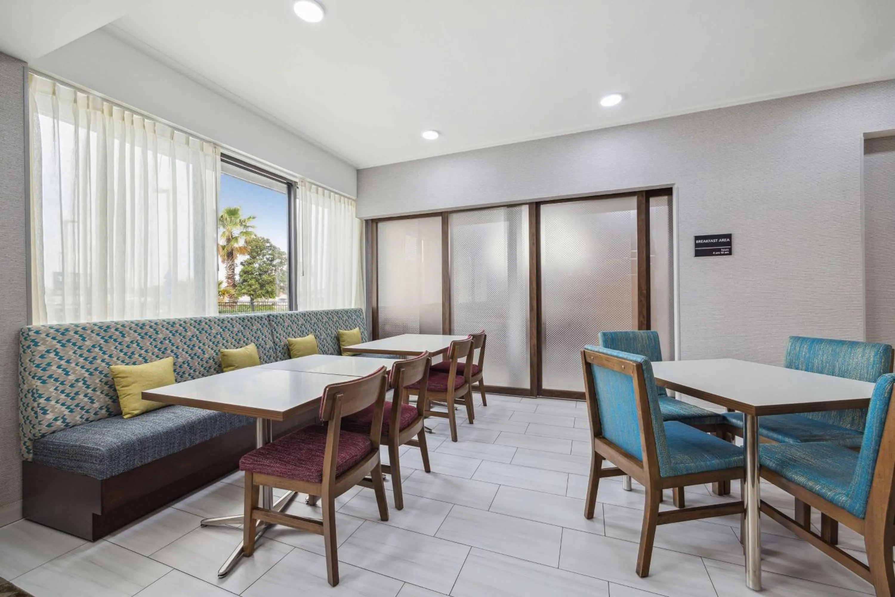 Breakfast in Hampton Inn - Houston/Brookhollow