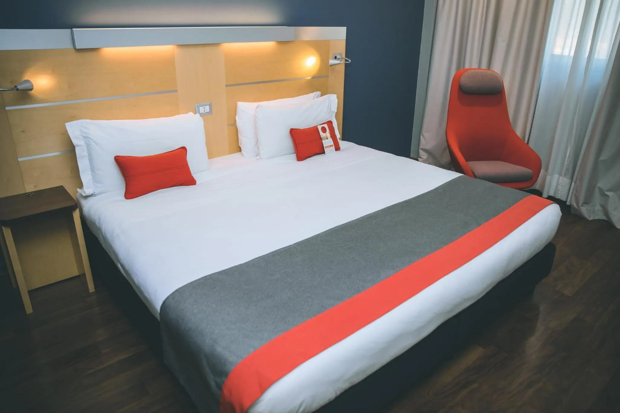 Photo of the whole room, Bed in Holiday Inn Express Milan-Malpensa Airport by IHG