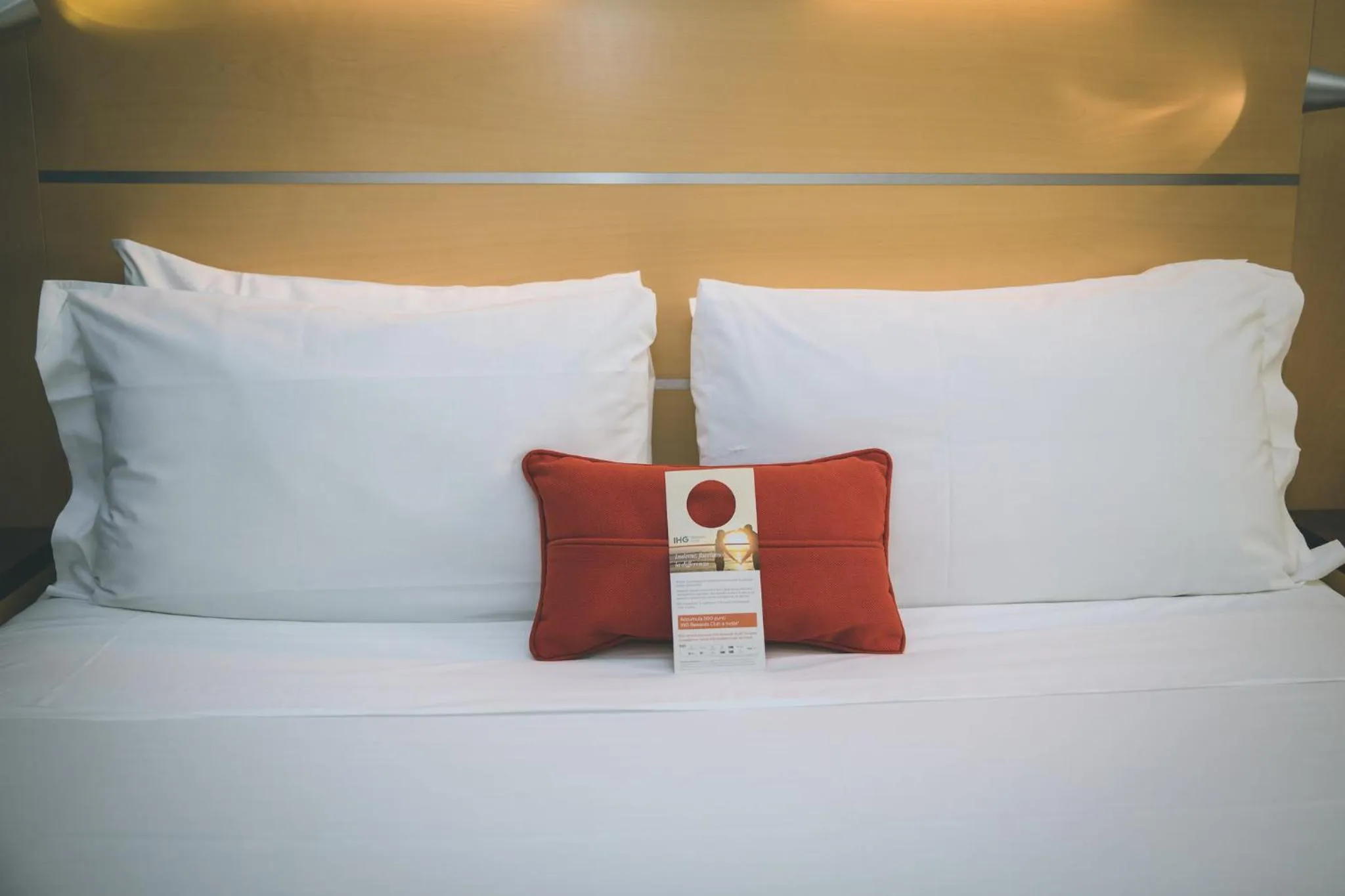 Photo of the whole room, Bed in Holiday Inn Express Milan-Malpensa Airport by IHG