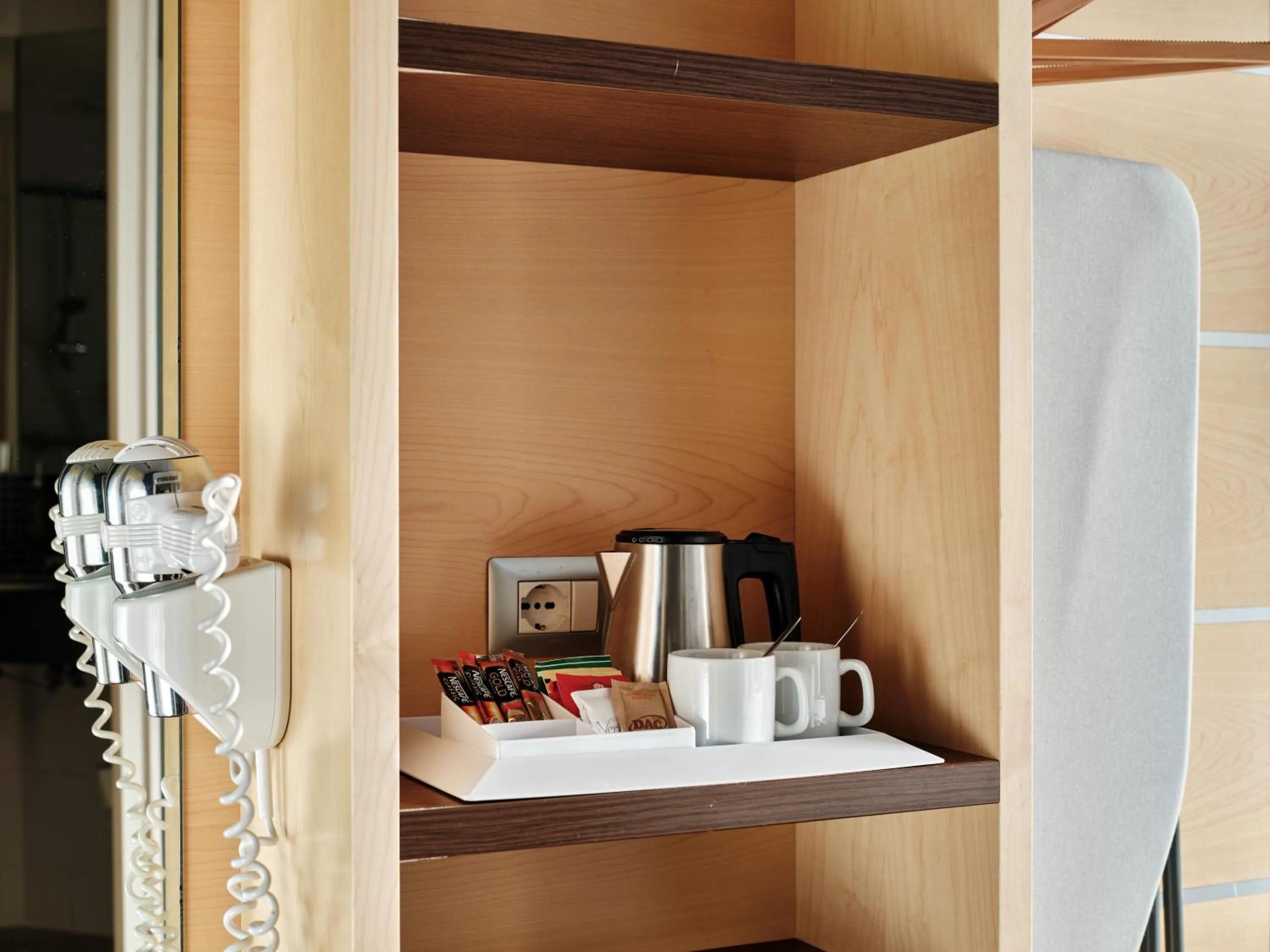 Coffee/tea facilities in Holiday Inn Express Milan-Malpensa Airport by IHG