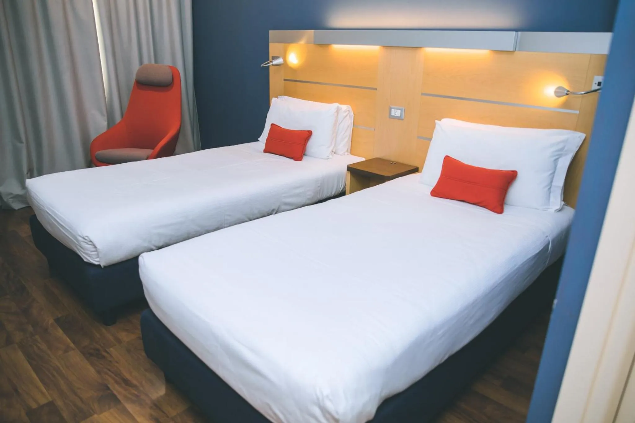 Photo of the whole room, Bed in Holiday Inn Express Milan-Malpensa Airport by IHG