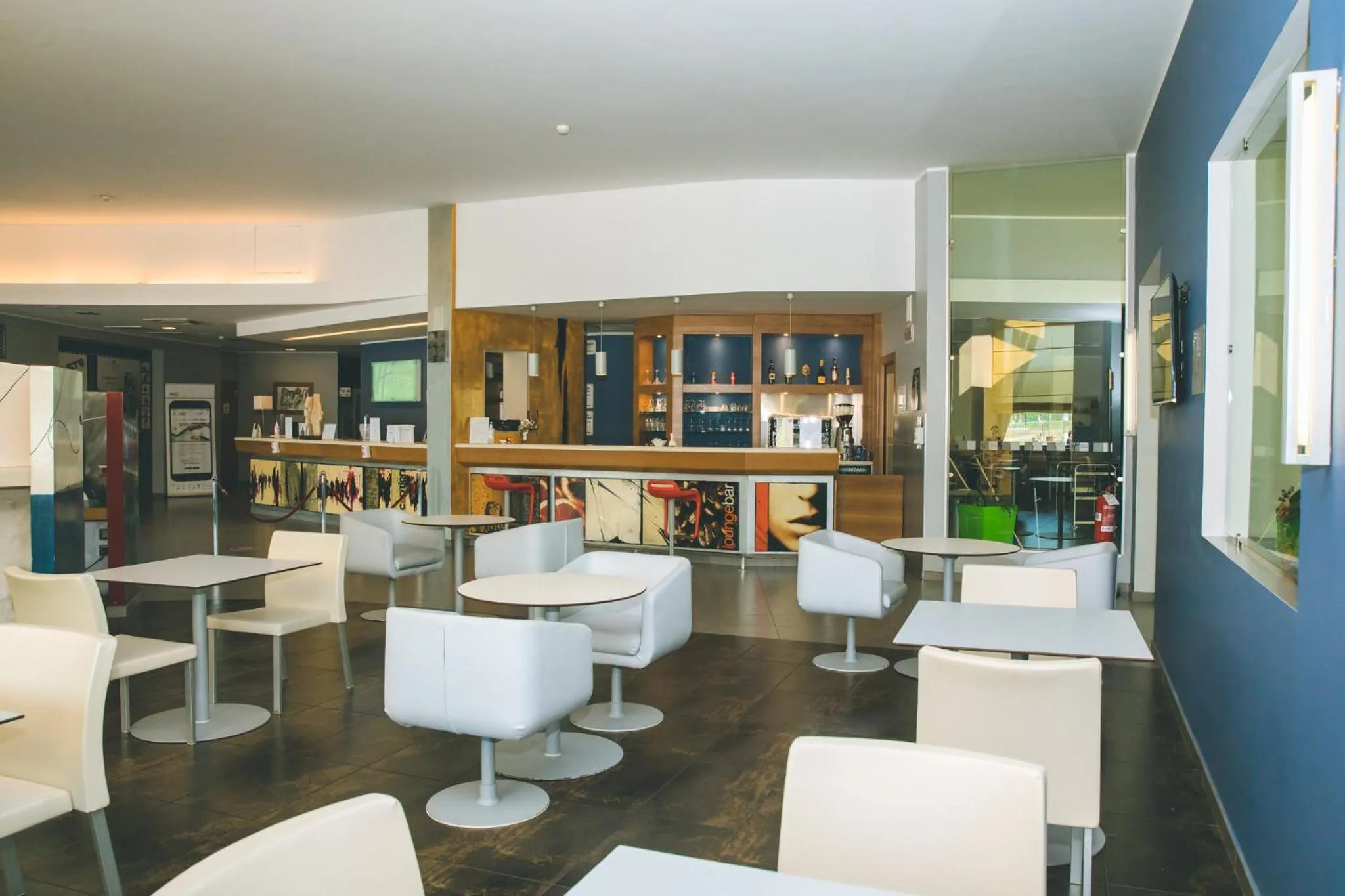 Lounge or bar in Holiday Inn Express Milan-Malpensa Airport by IHG