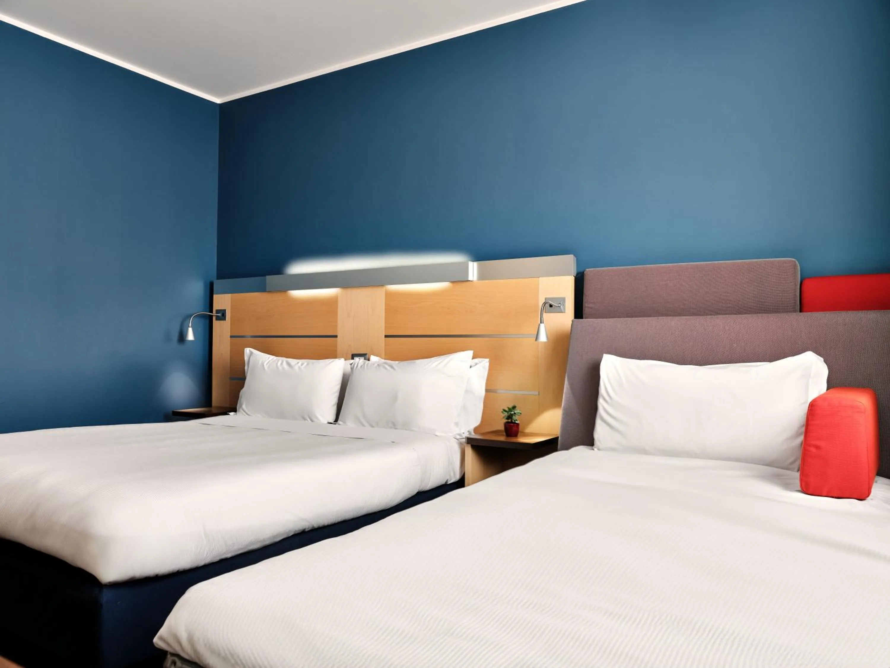 Bed in Holiday Inn Express Milan-Malpensa Airport by IHG