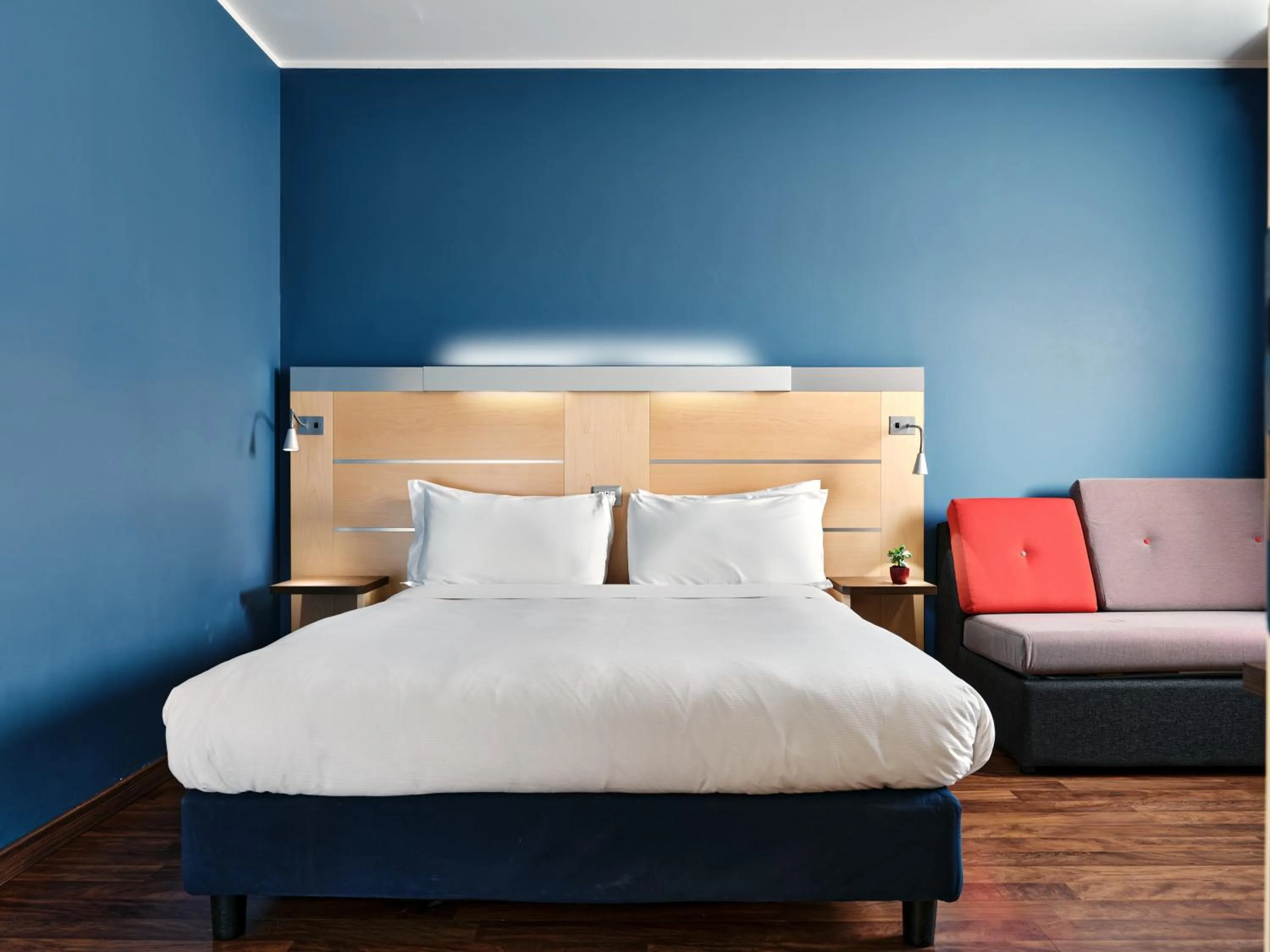 Bed in Holiday Inn Express Milan-Malpensa Airport by IHG