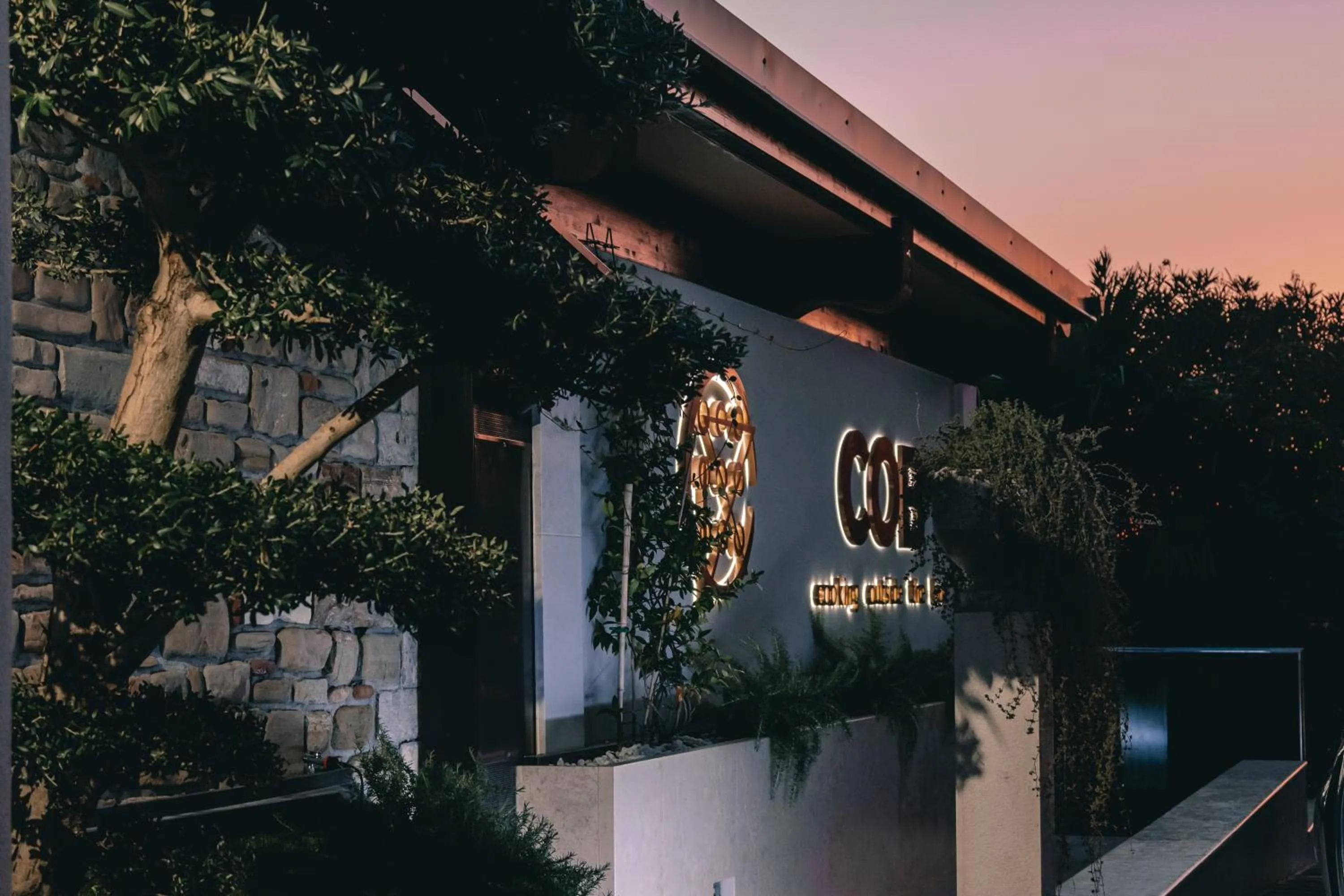 Restaurant/places to eat in Hotel Tomi