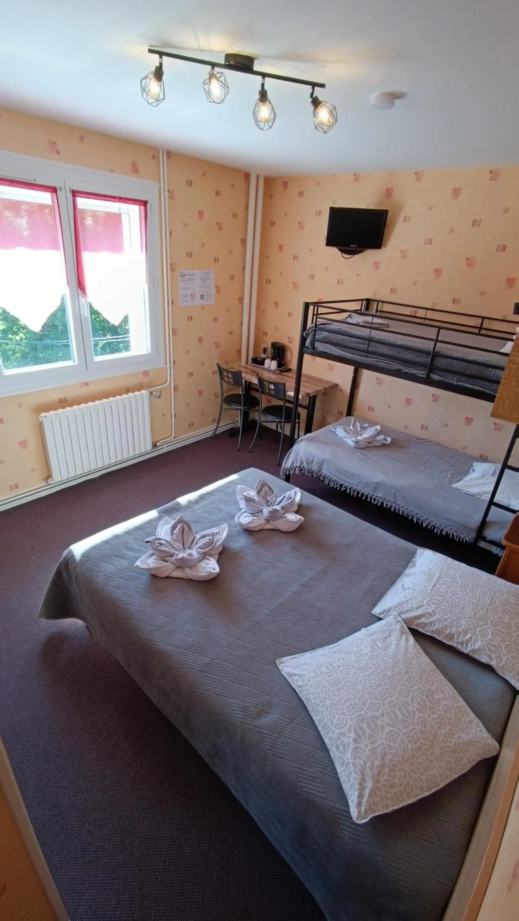 Photo of the whole room, Bed in Hôtel Le Pommeil