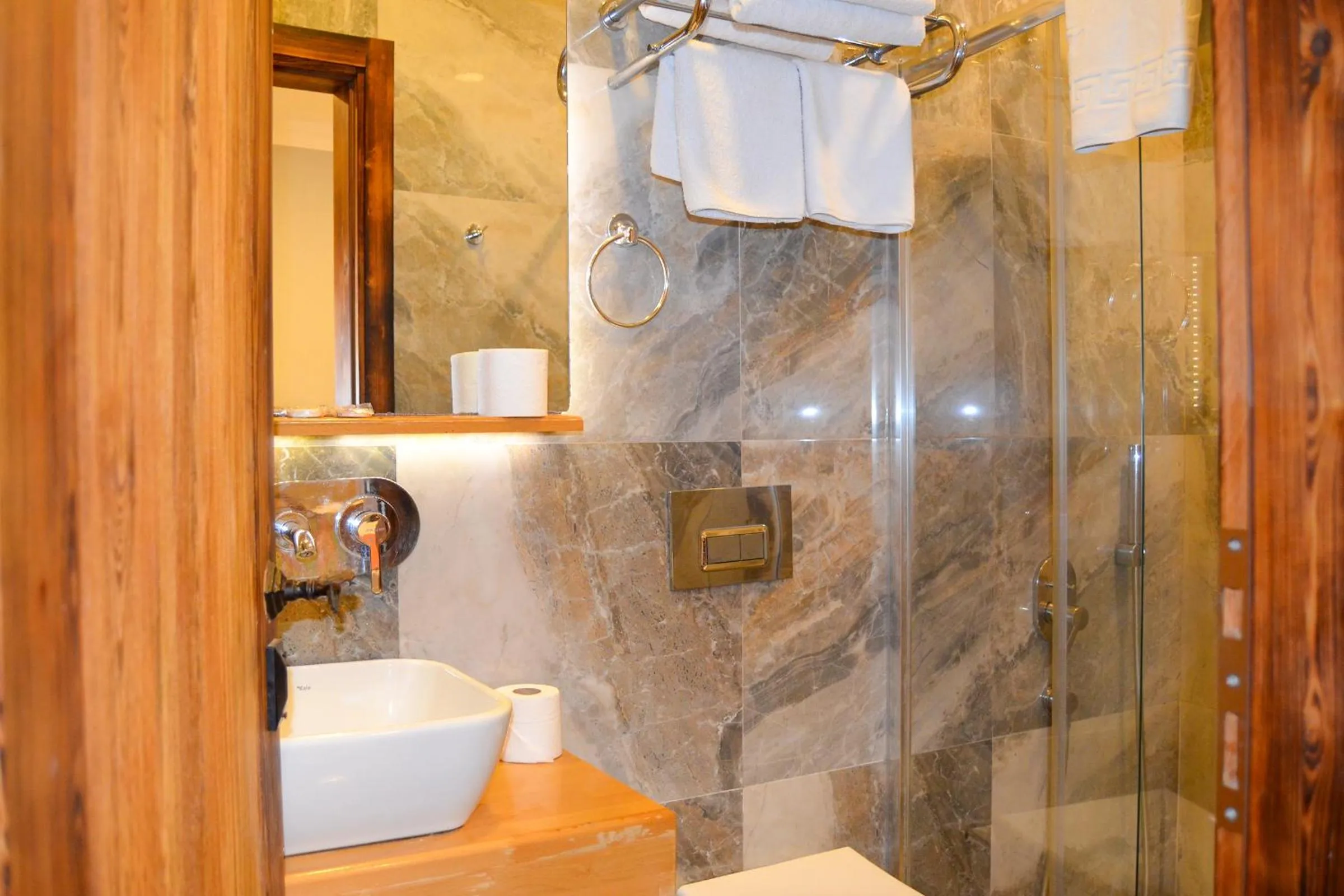 Shower in Akkan Hotel