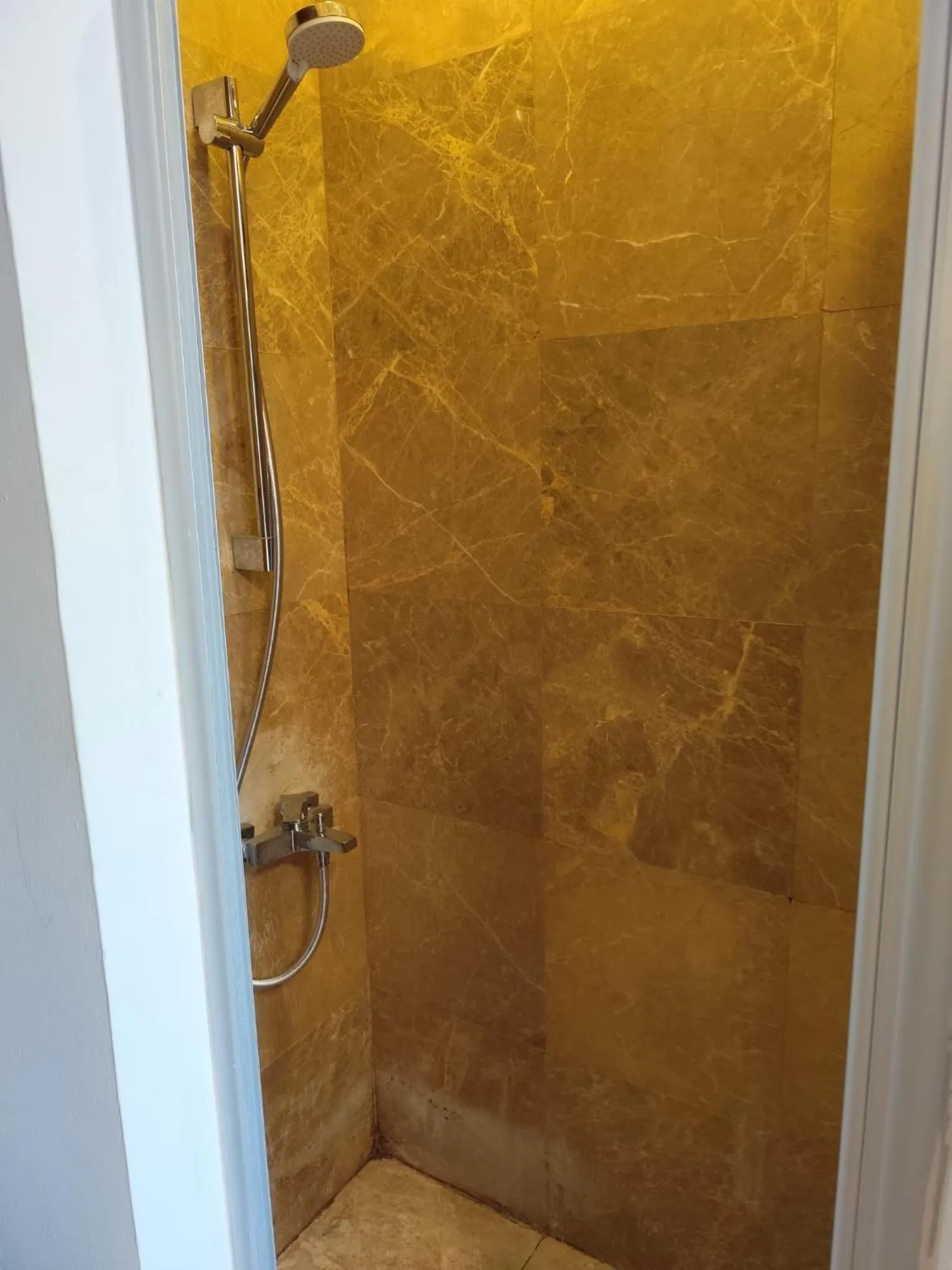 Bathroom in Akkan Hotel