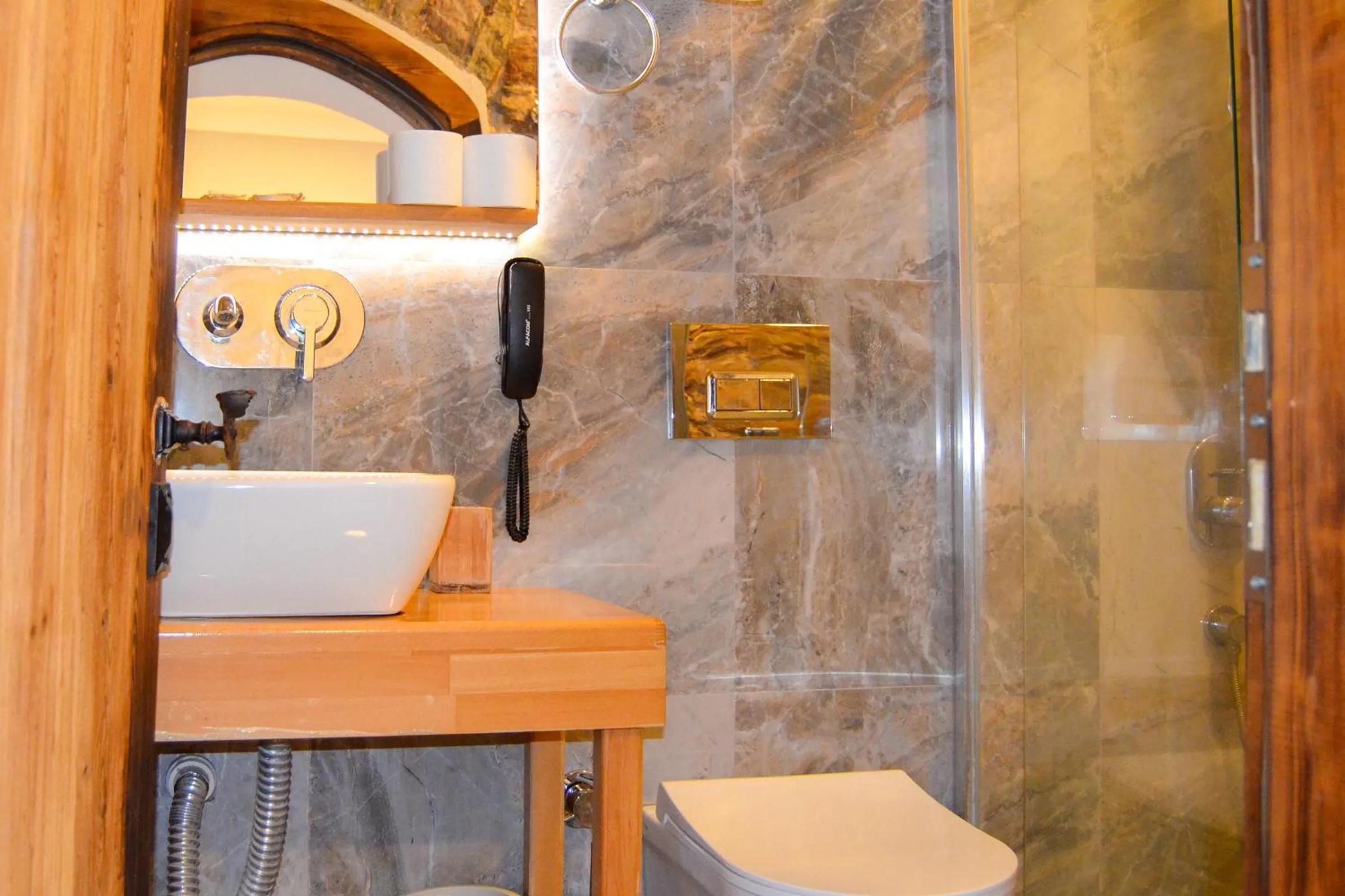 Shower in Akkan Hotel