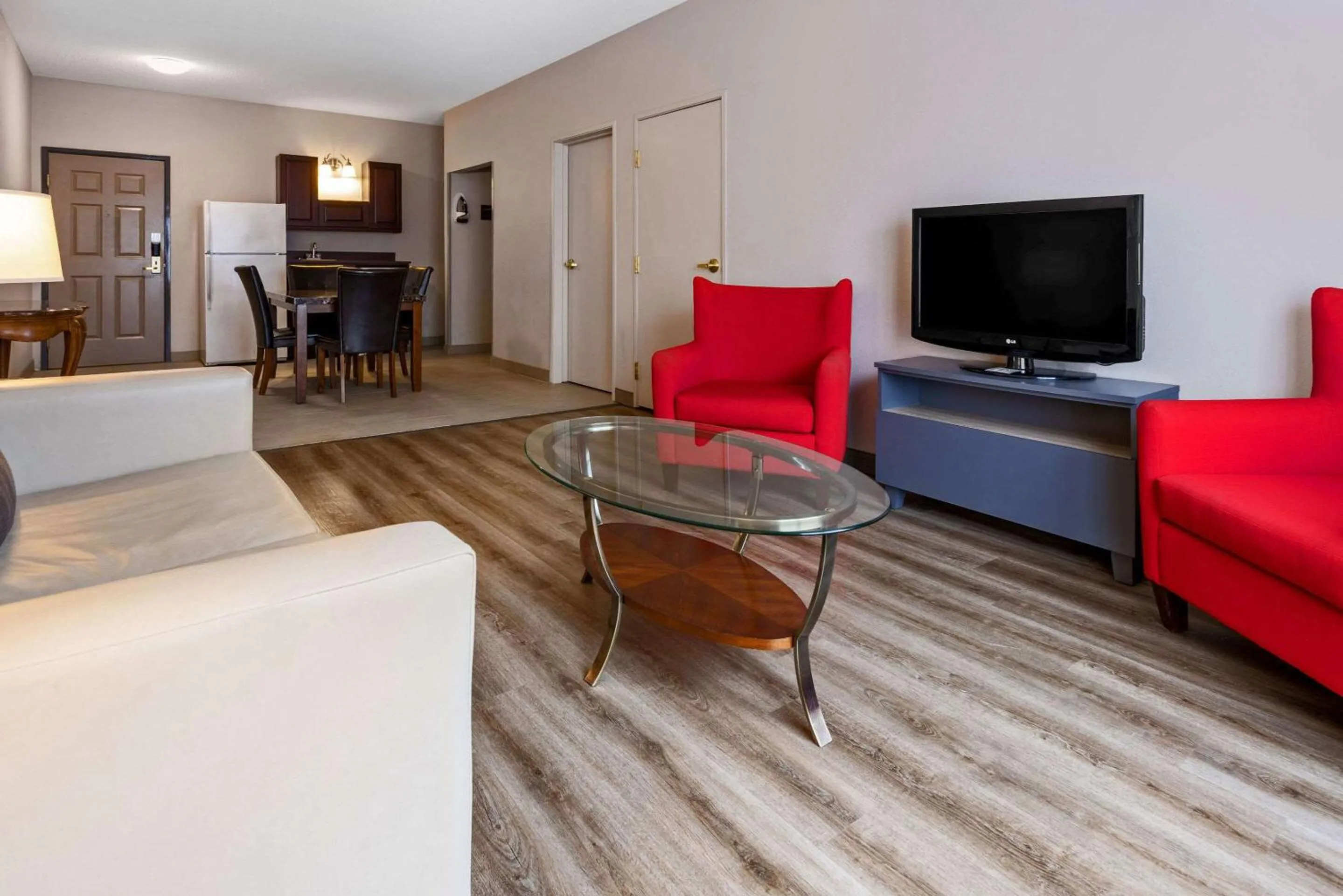 Bedroom in Country Inn & Suites by Radisson, Salisbury, MD