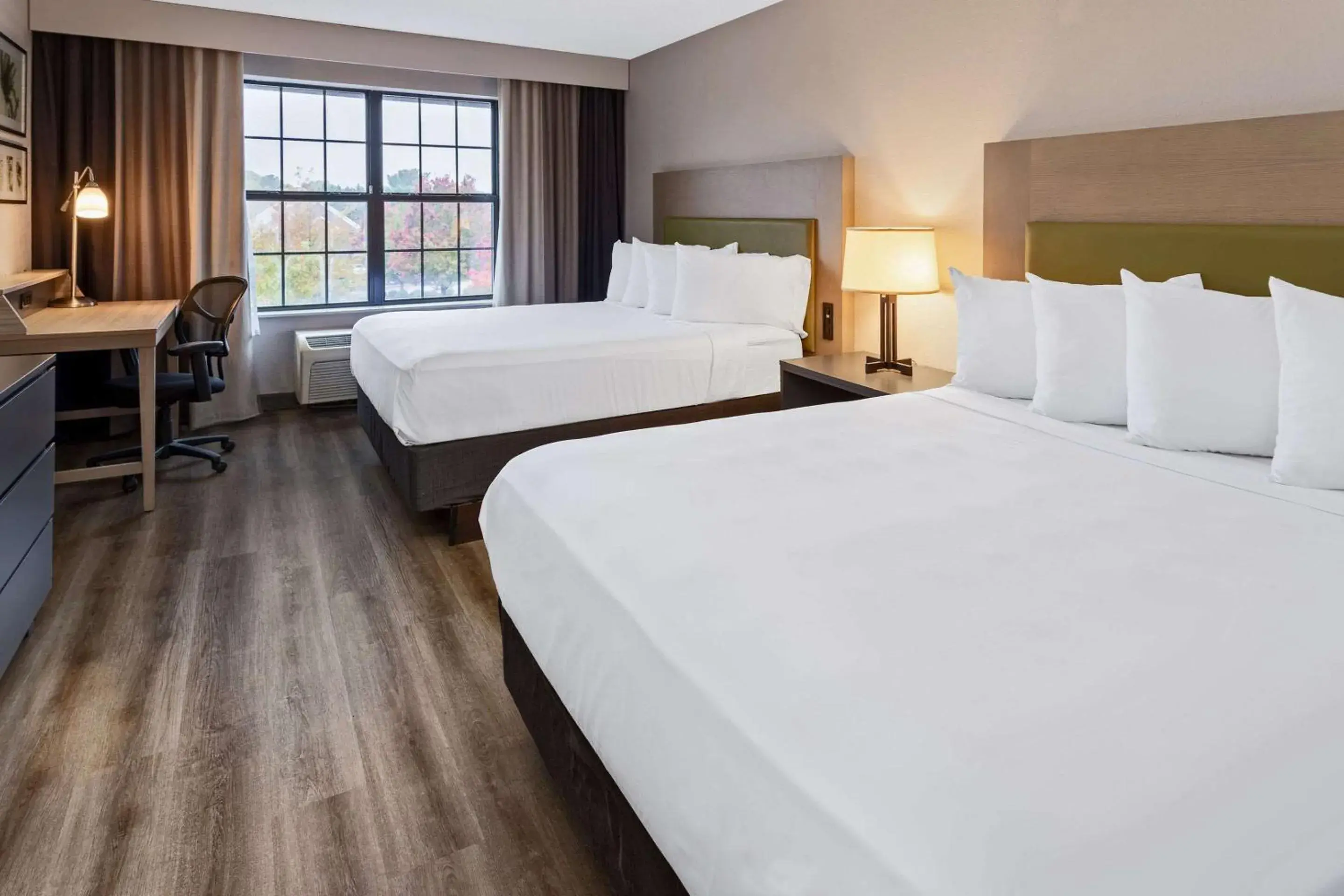 Queen Room with Two Queen Beds in Country Inn & Suites by Radisson, Salisbury, MD Queen Room with Two Queen Beds in Country Inn & Suites by Radisson, Salisbury, MD