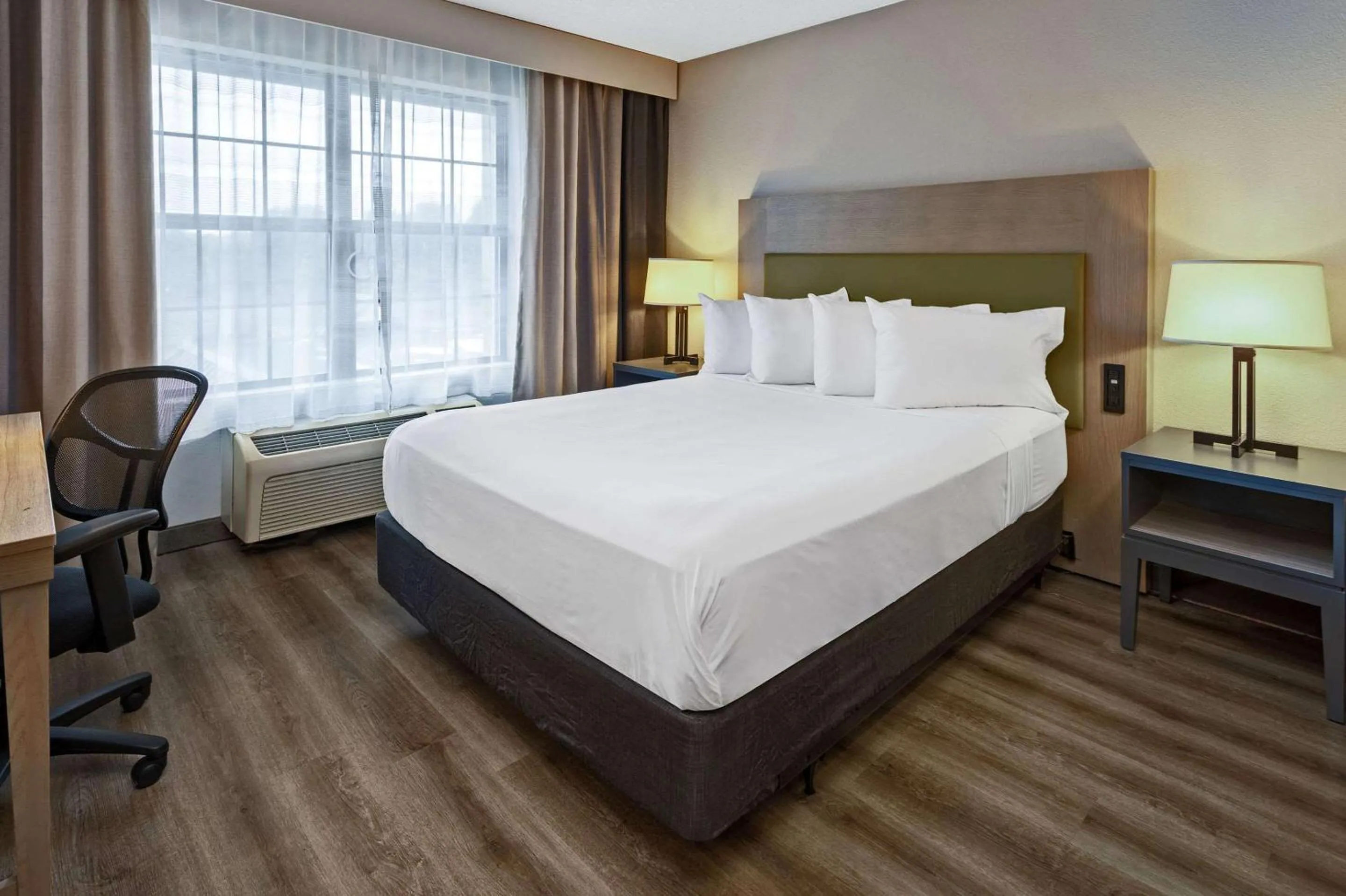 Bedroom, Bed in Country Inn & Suites by Radisson, Salisbury, MD