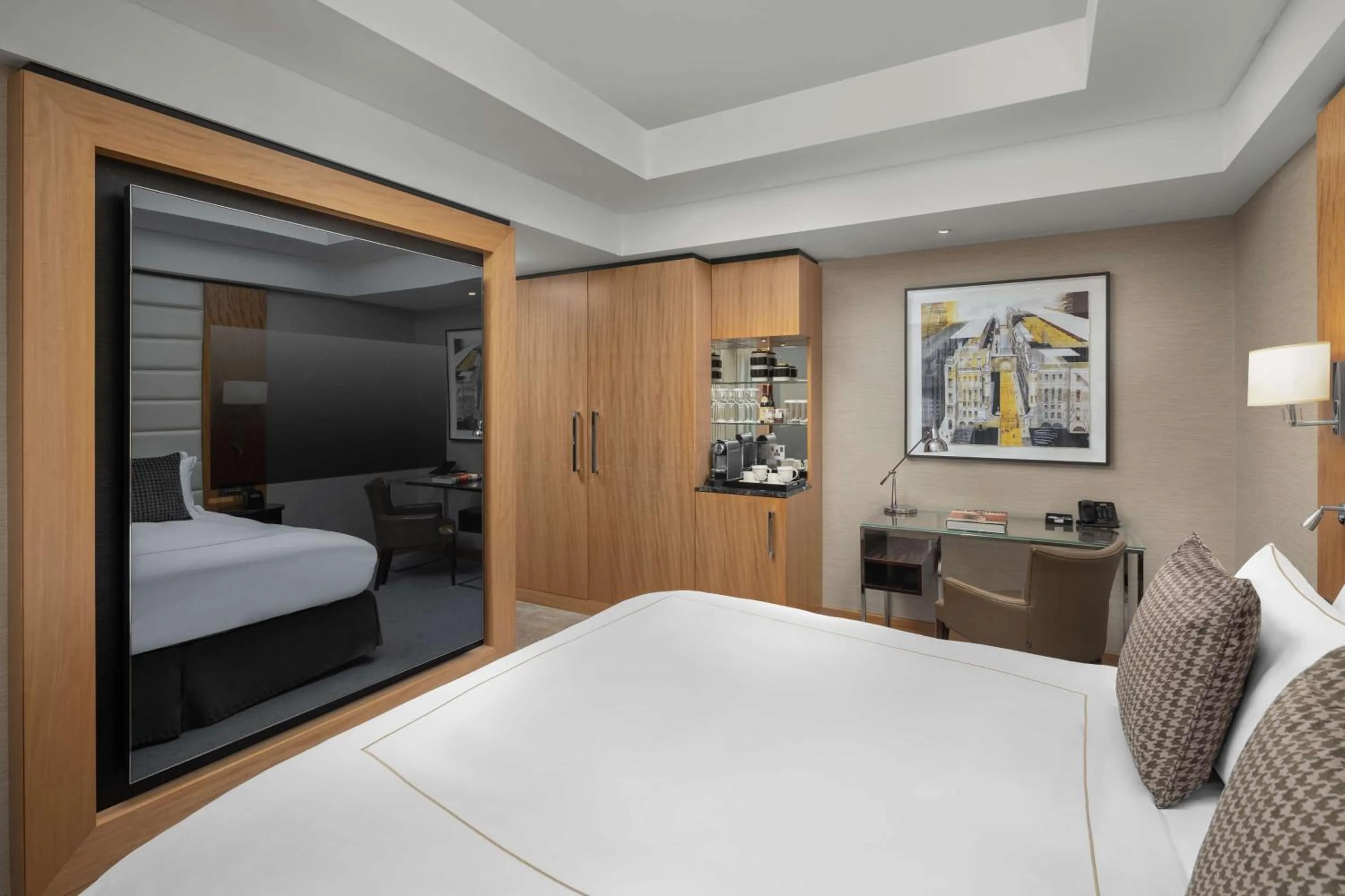 Bedroom, Bed in Conrad London St James