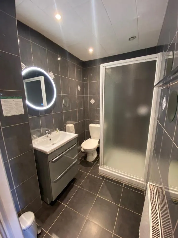 Shower in Cesar Hotel