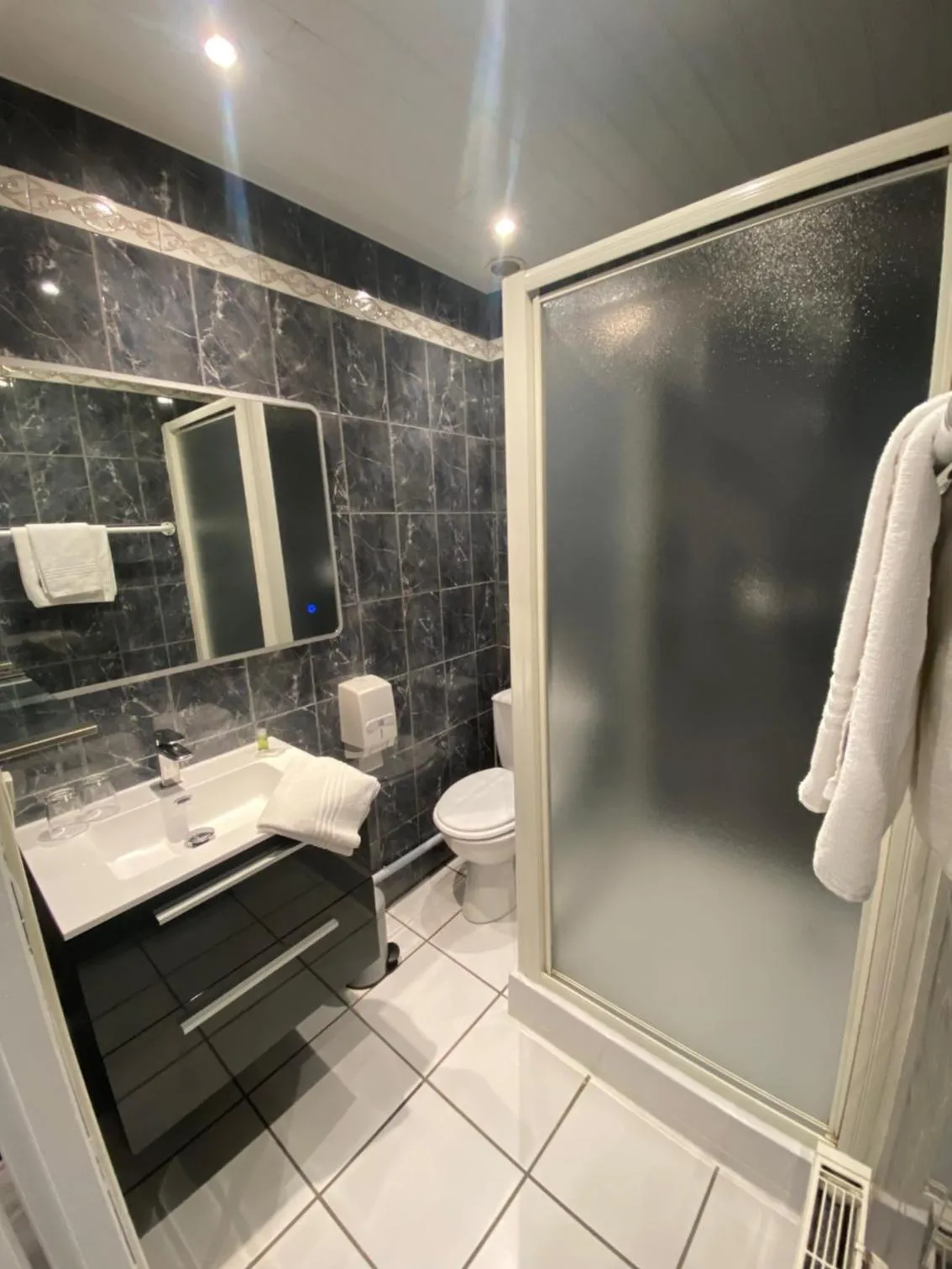 Shower in Cesar Hotel