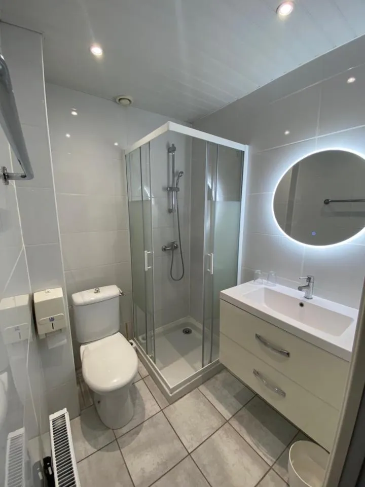 Shower in Cesar Hotel