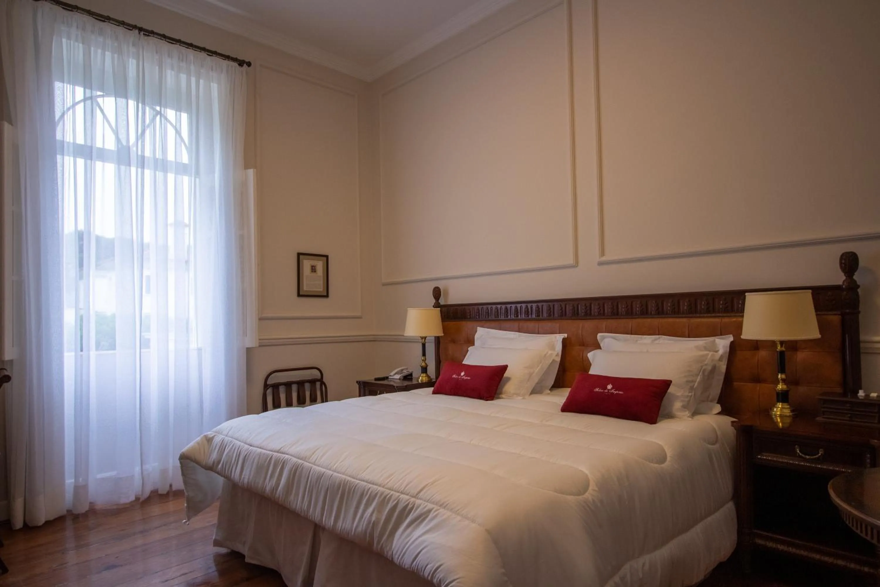 Bed in Hotel Solar do Império