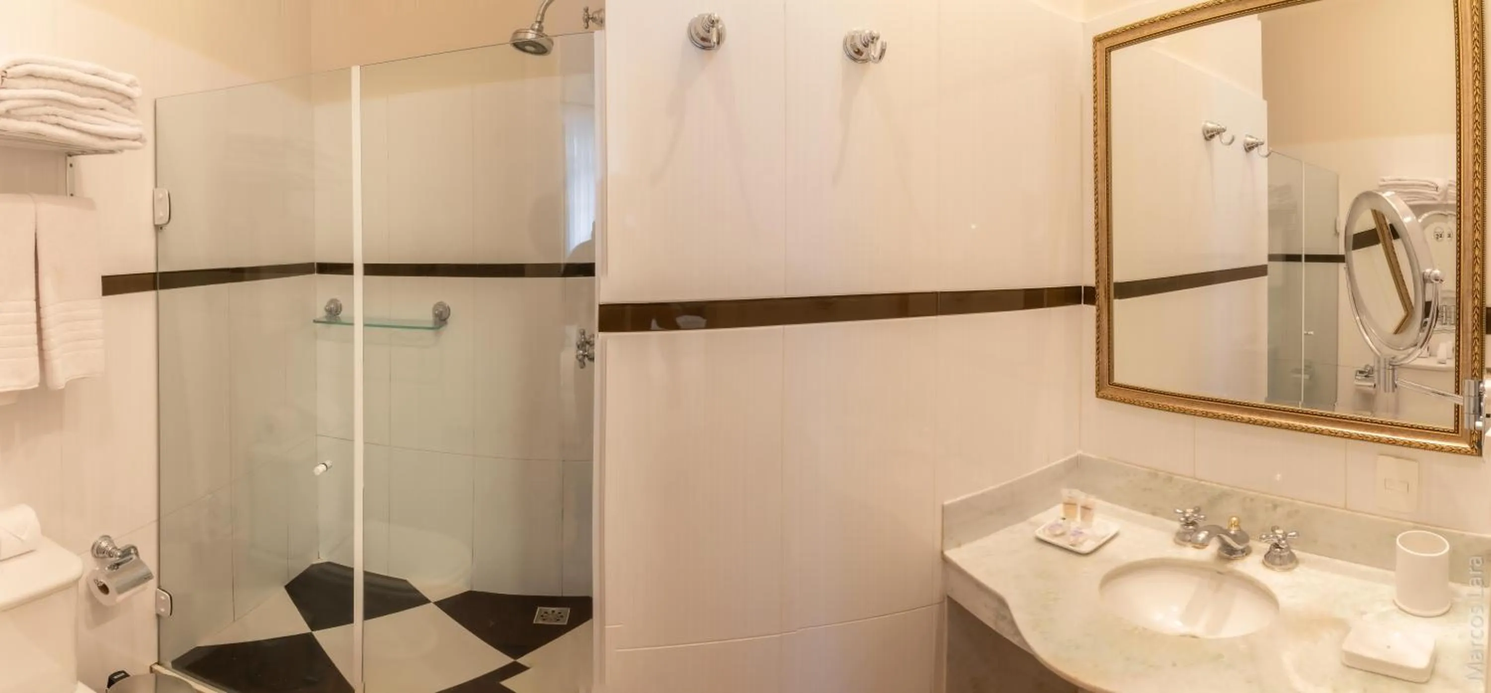 Bathroom in Hotel Solar do Império