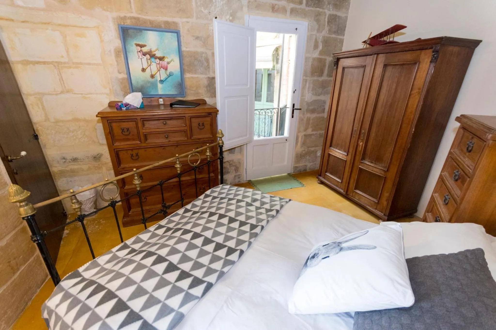 Bedroom, Bed in The Burrow Guest House