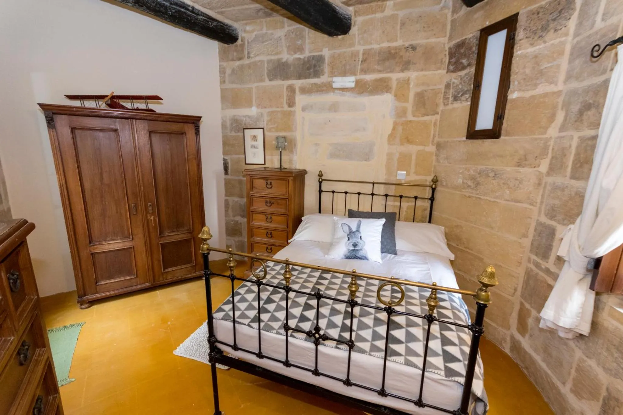 Bedroom, Bed in The Burrow Guest House