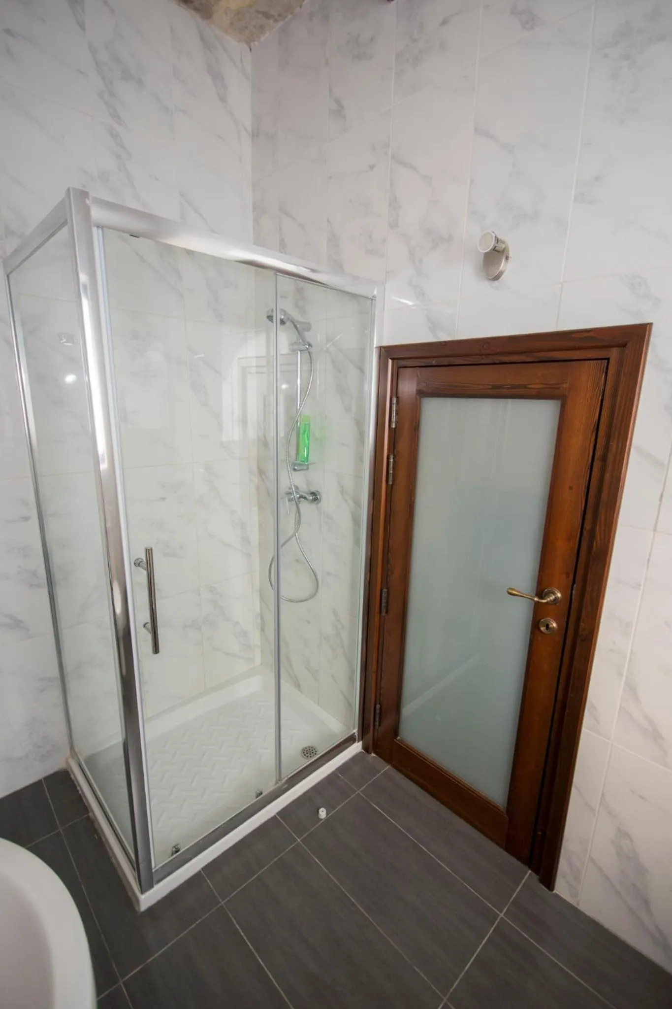 Shower in The Burrow Guest House