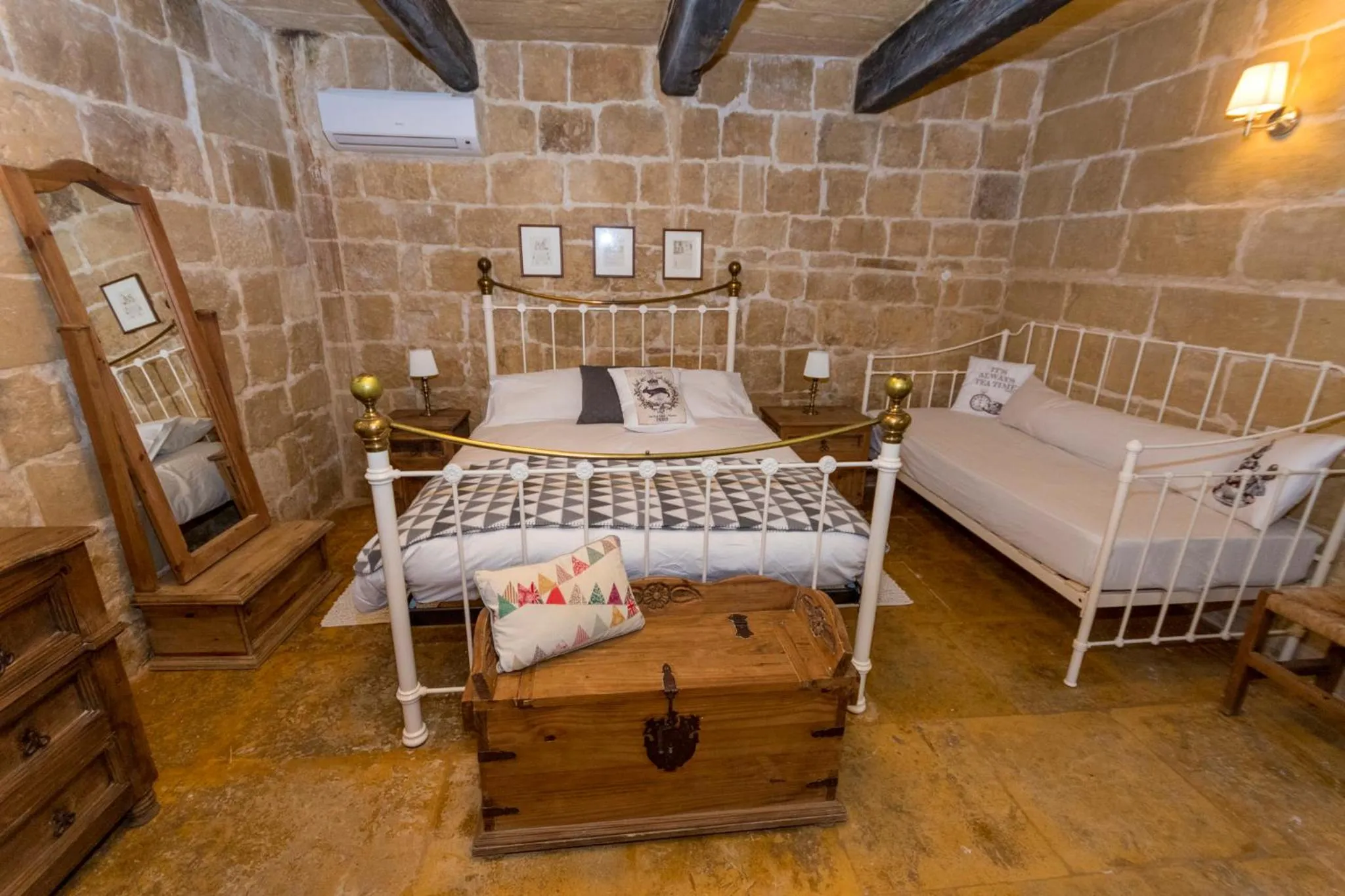 Bedroom, Bed in The Burrow Guest House