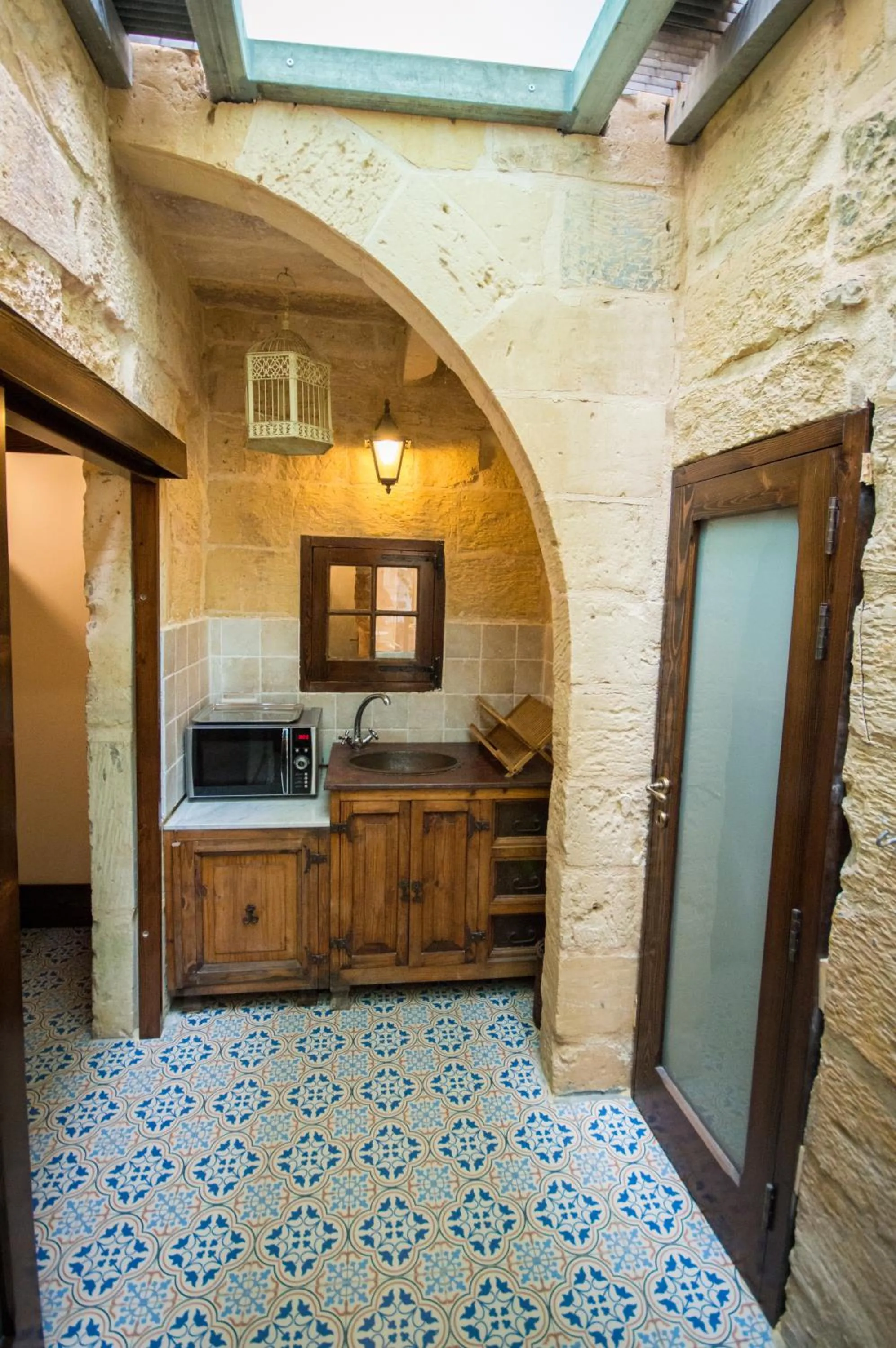Kitchen or kitchenette in The Burrow Guest House