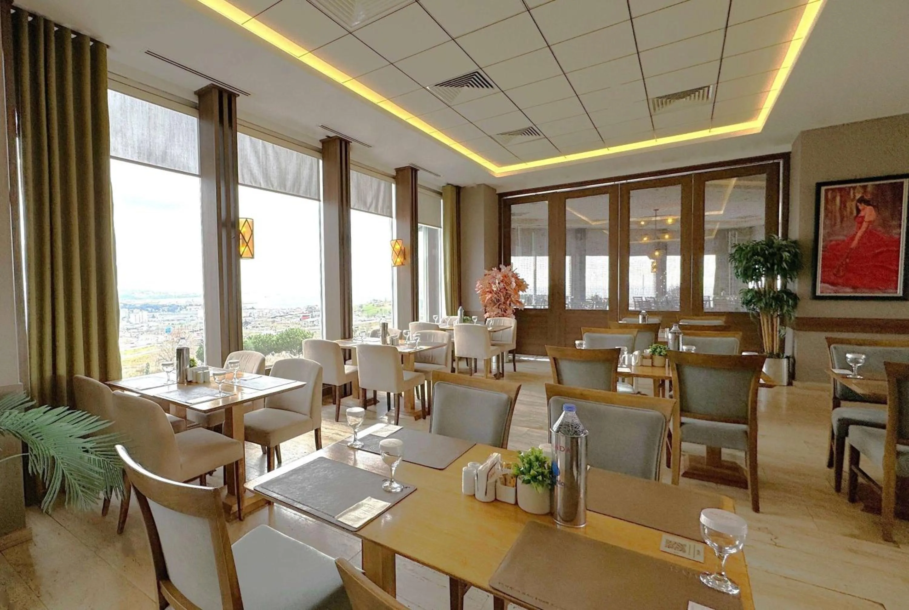 Restaurant/places to eat in Ramada by Wyndham Tekirdağ