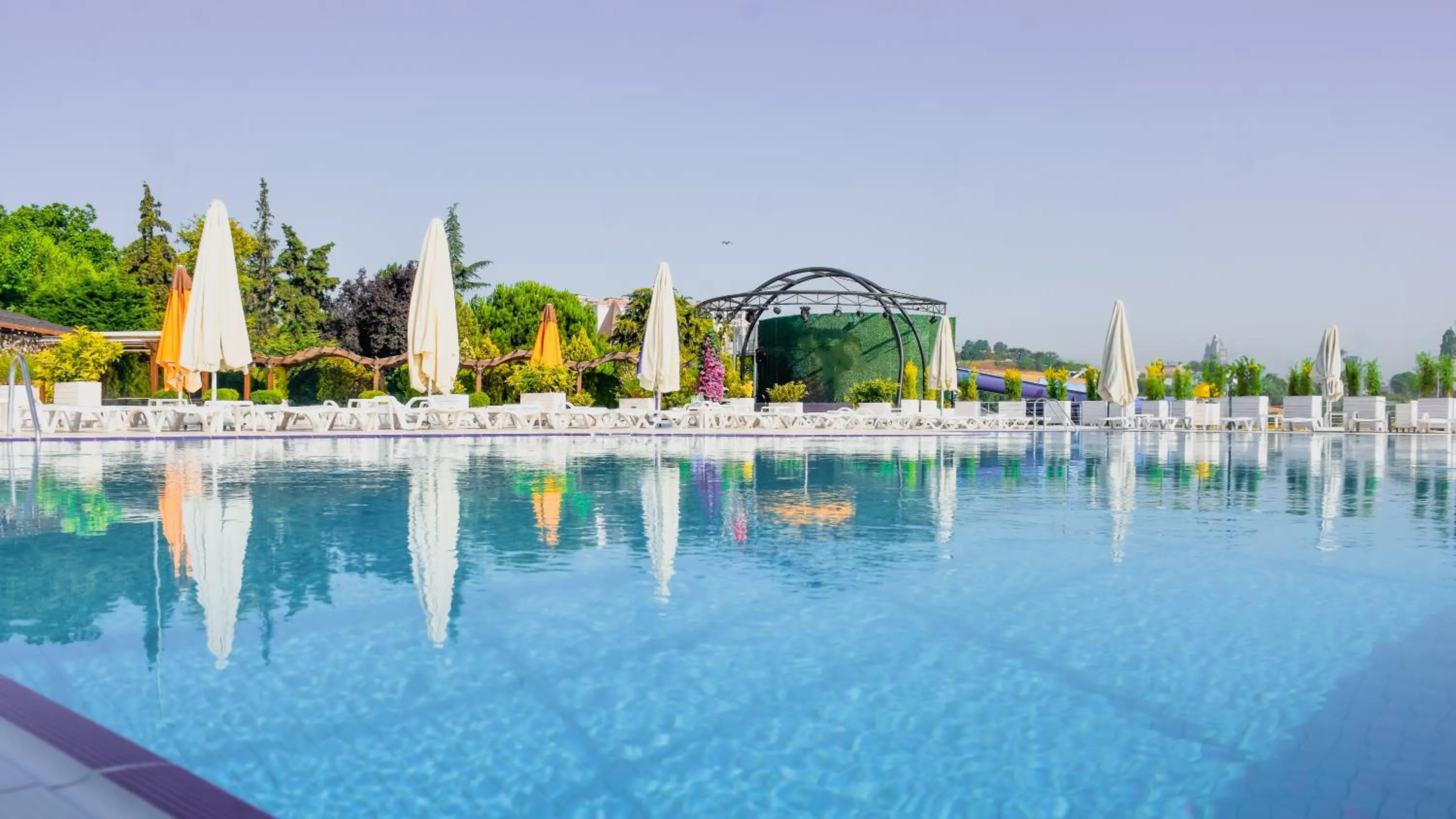 Swimming pool in Ramada by Wyndham Tekirdağ