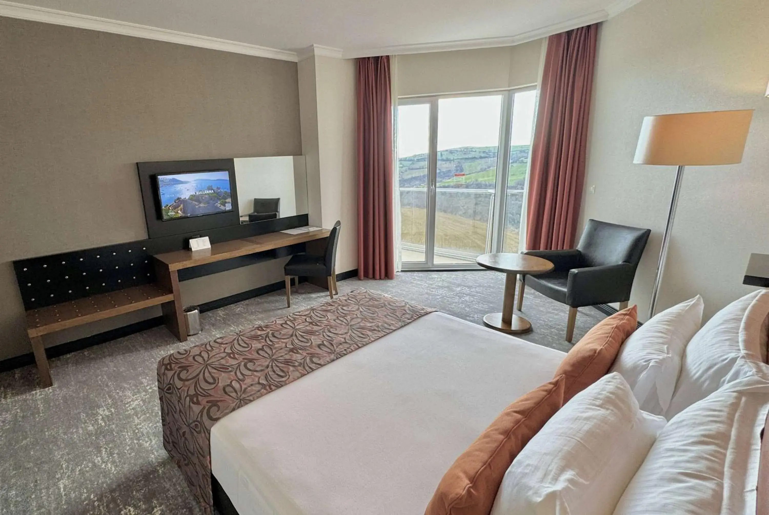 Deluxe King Valley and Partial Sea View Non Smoking in Ramada by Wyndham Tekirdağ Deluxe King Valley and Partial Sea View Non Smoking in Ramada by Wyndham Tekirdağ