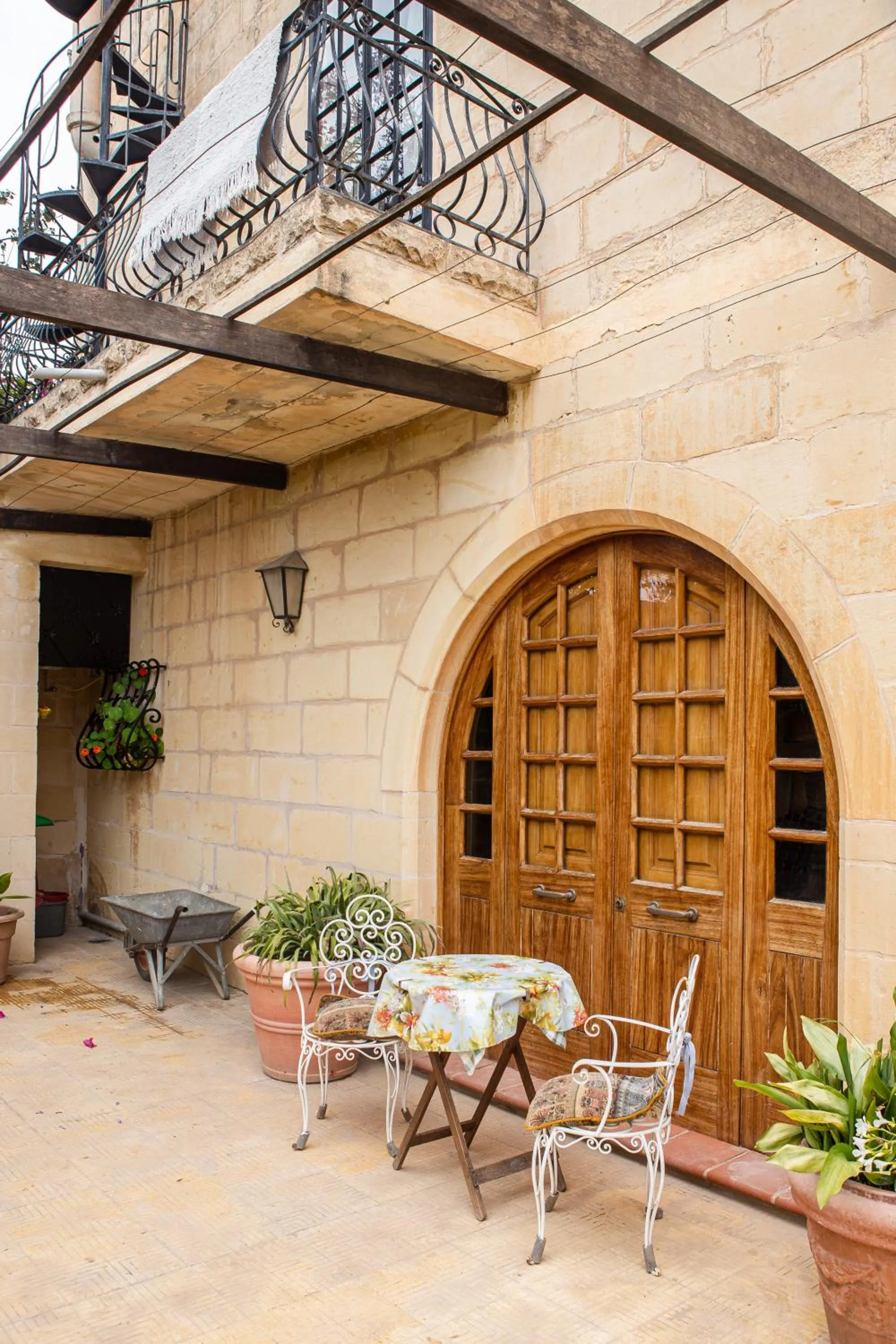 Property building in Ta' Bertu Host Family Bed & Breakfast