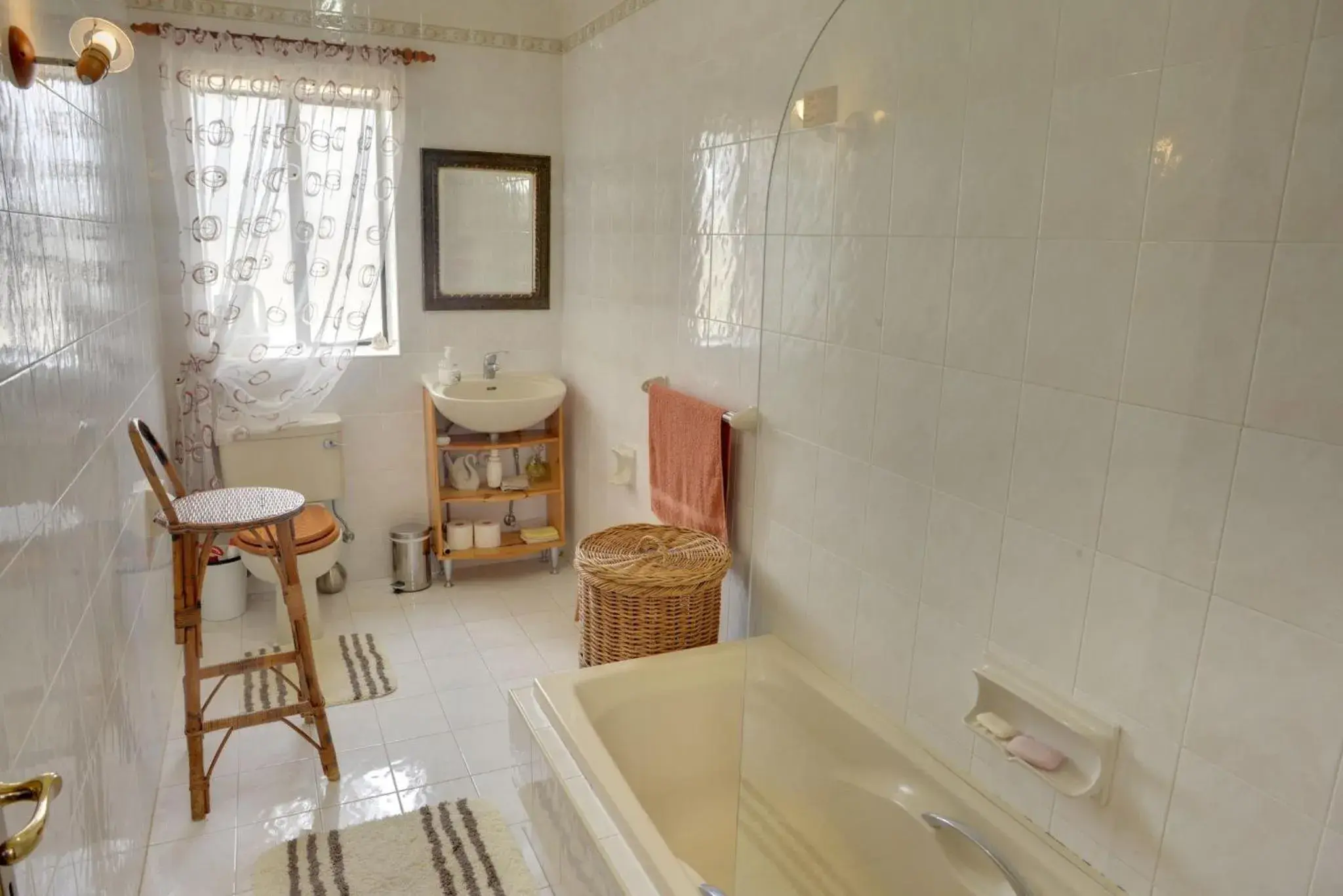 Twin Room with Shared Bathroom in Ta' Bertu Host Family Bed & Breakfast Twin Room with Shared Bathroom in Ta' Bertu Host Family Bed & Breakfast