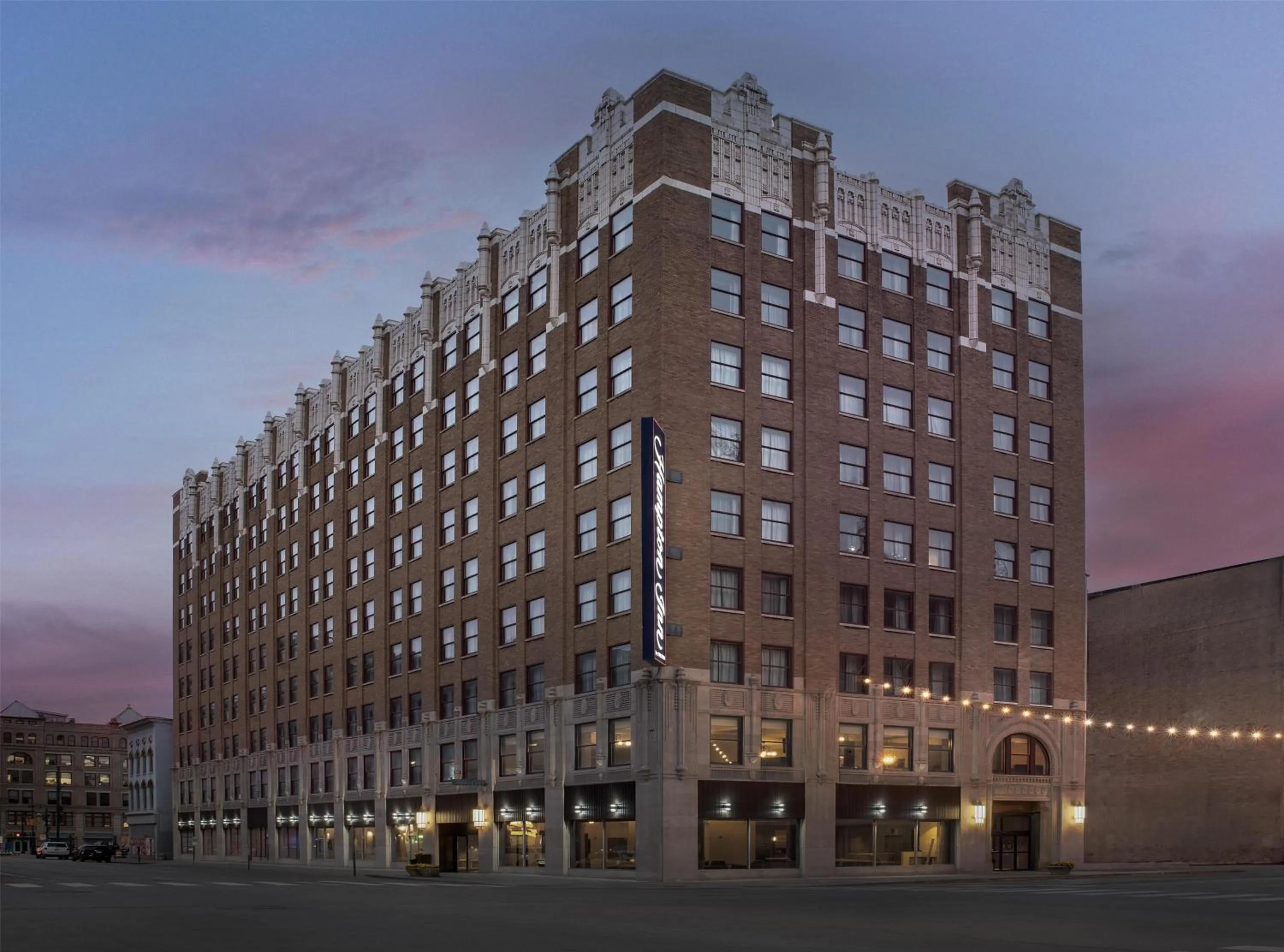 Property building in Hampton Inn Indianapolis Downtown Across from Circle Centre