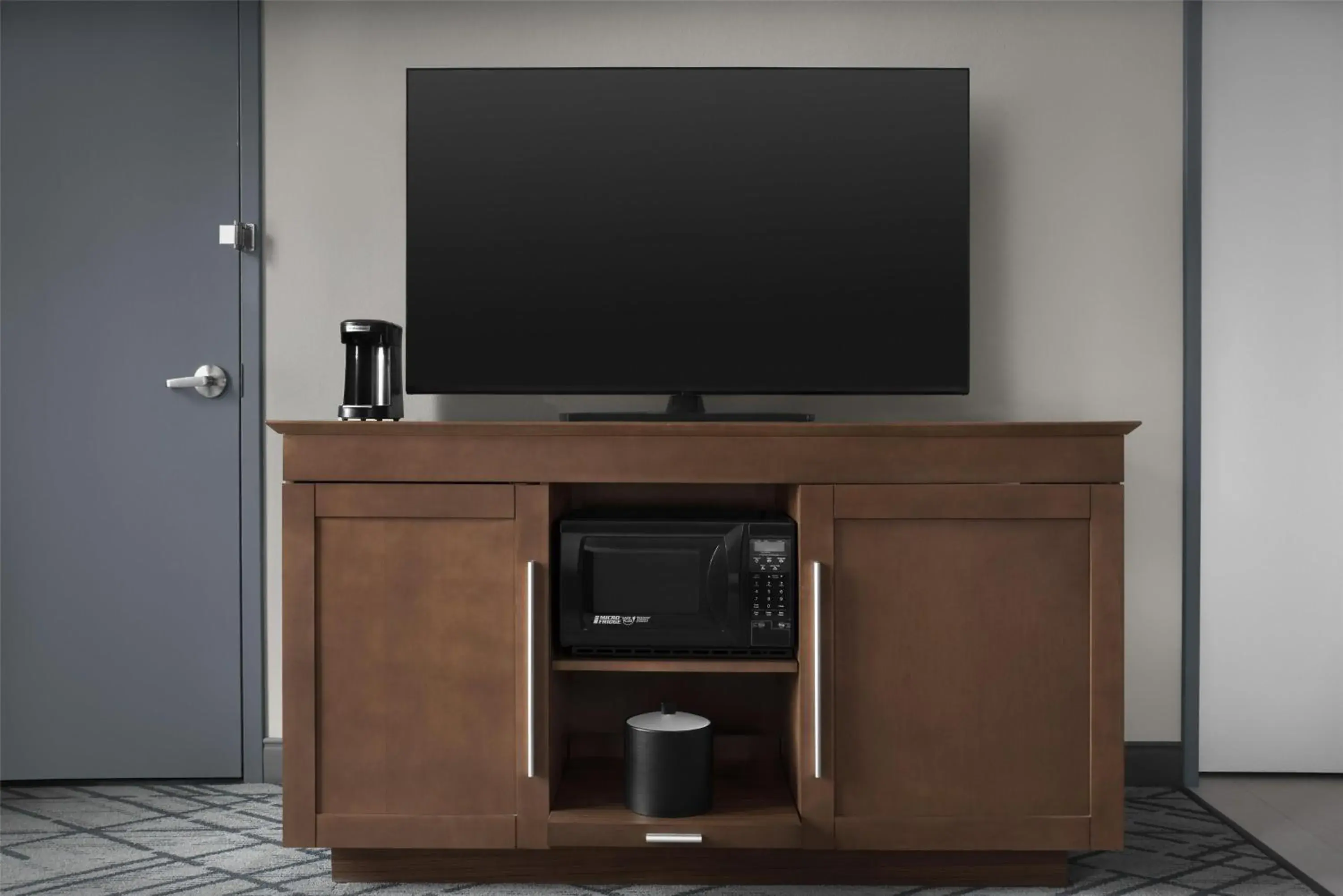 One-Bedroom King Suite with Sofa Bed - Non-Smoking in Hampton Inn Indianapolis Downtown Across from Circle Centre One-Bedroom King Suite with Sofa Bed - Non-Smoking in Hampton Inn Indianapolis Downtown Across from Circle Centre