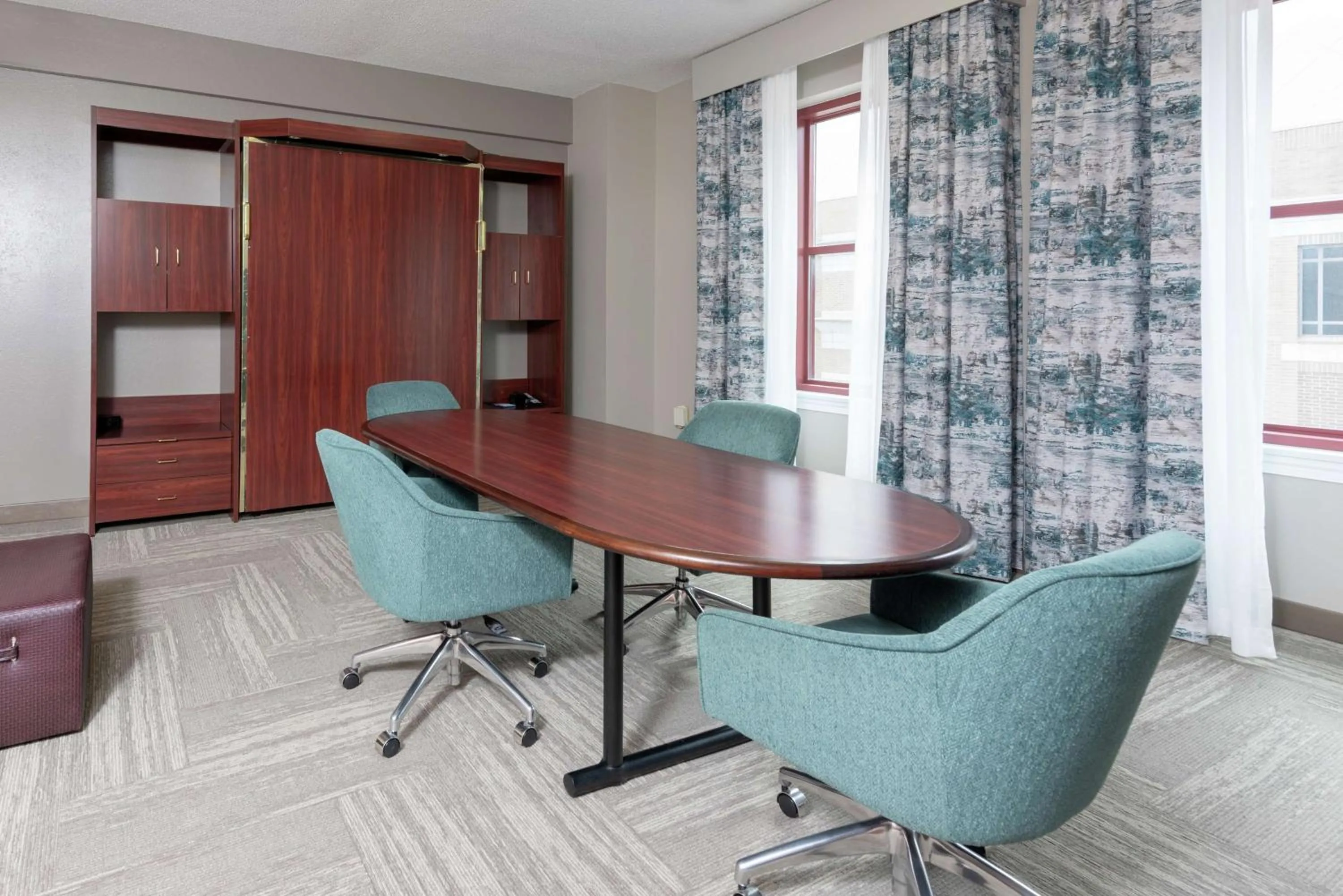 Hospitality Room with Queen Wall Bed - Non-Smoking in Hampton Inn Indianapolis Downtown Across from Circle Centre