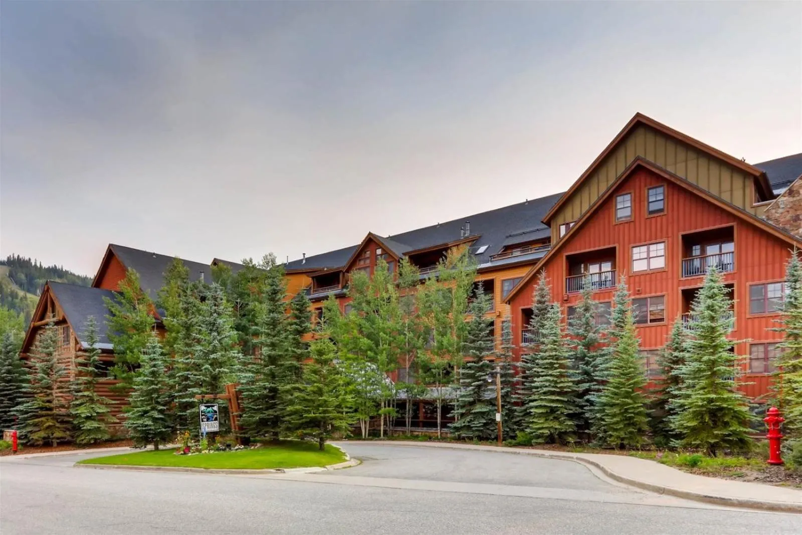 Hot Tub in 1 Bedroom Springs Condo In River Run Village Just 75 Yards From The River Run Gondola