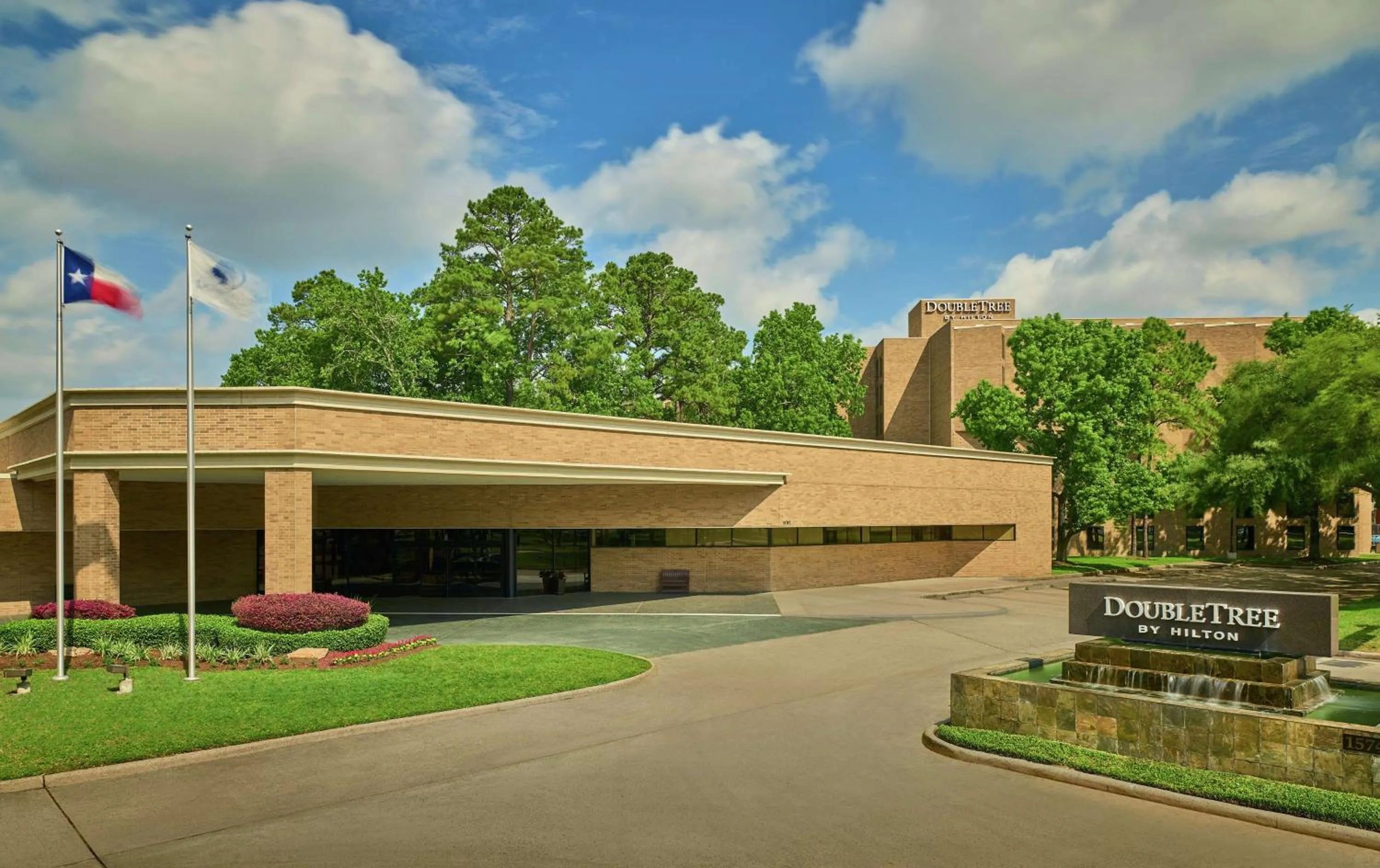 Property building in DoubleTree by Hilton Houston Intercontinental Airport