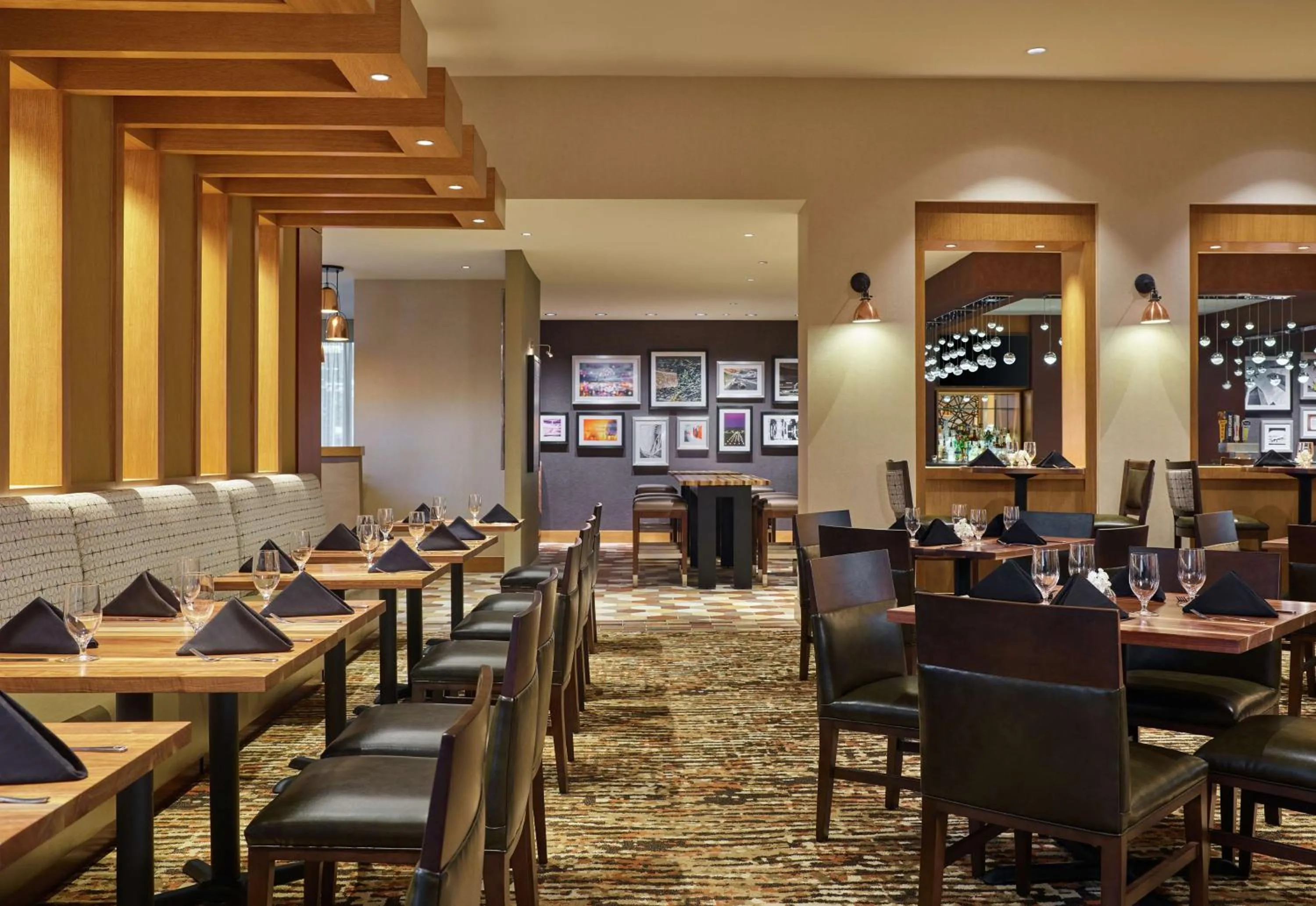 Lounge or bar in DoubleTree by Hilton Houston Intercontinental Airport