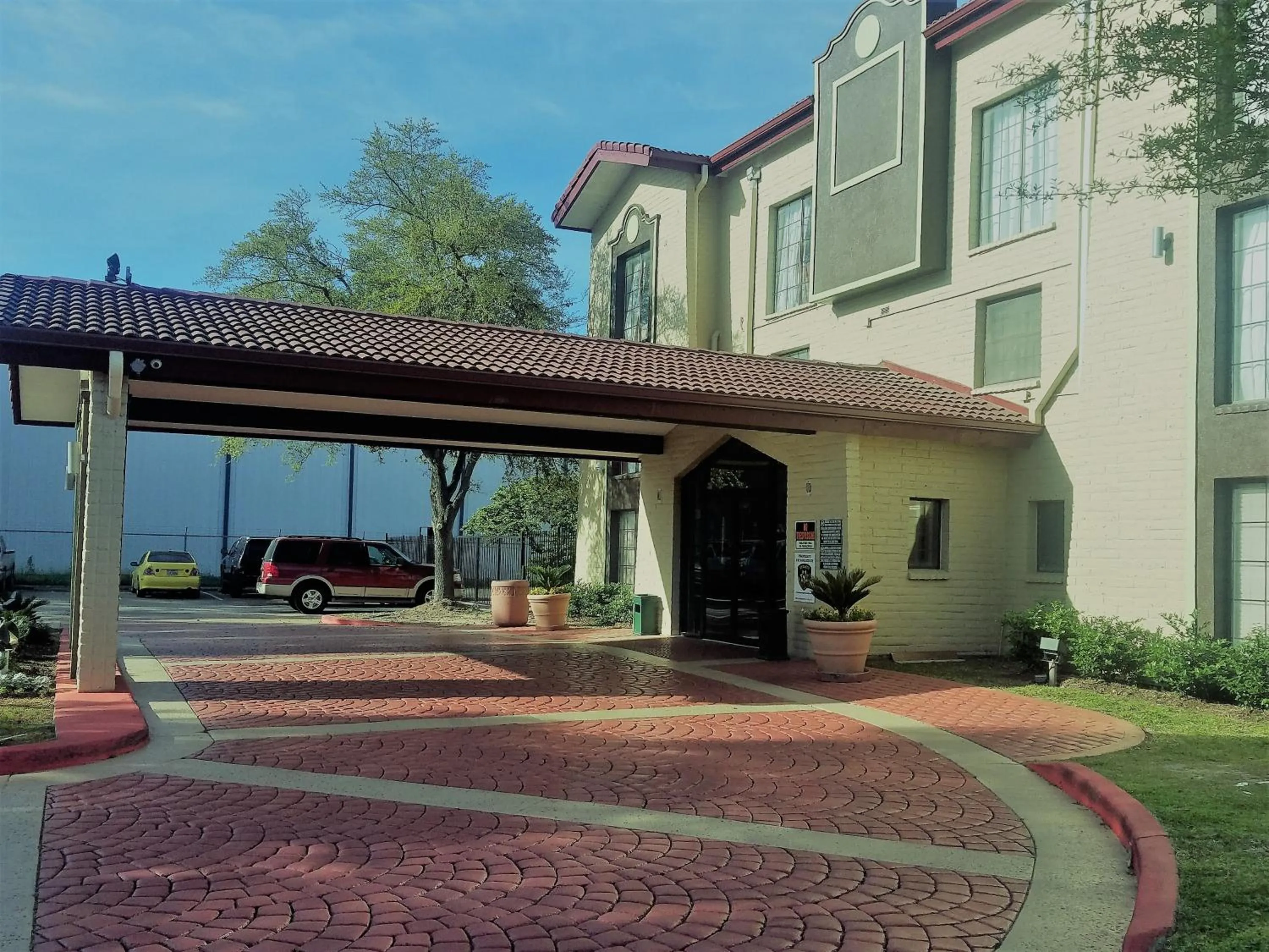 Facade/entrance, Property Building in Red Roof Inn & Suites Houston - Hobby Airport