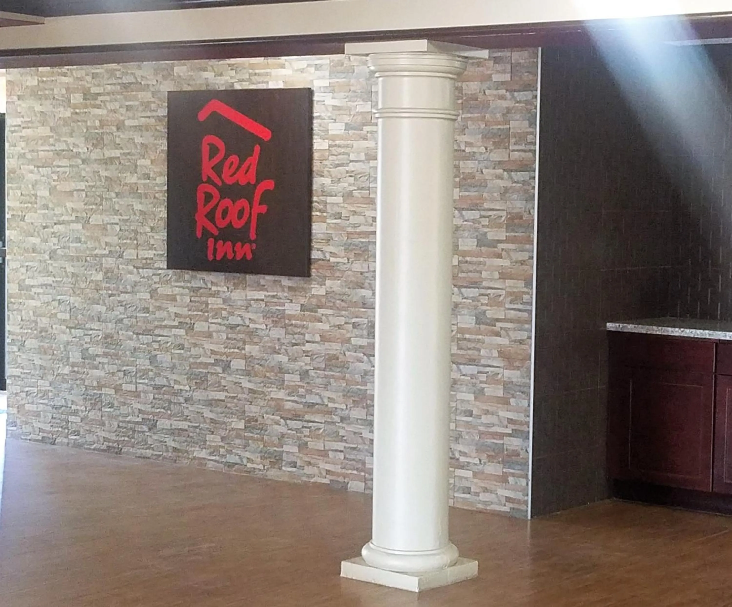 Lobby or reception in Red Roof Inn & Suites Houston - Hobby Airport