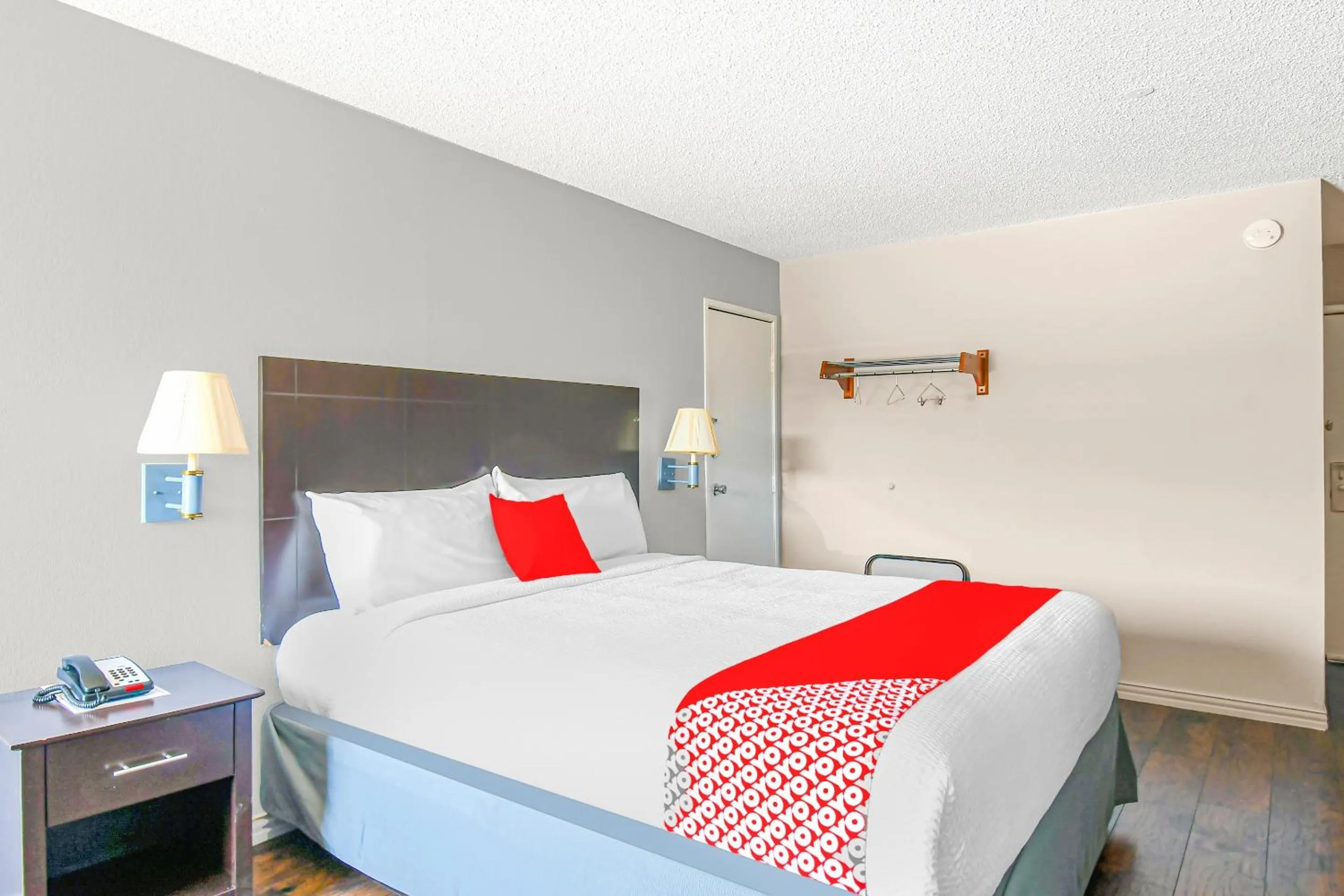 Bedroom, Bed in OYO Hotel Irving DFW Airport South