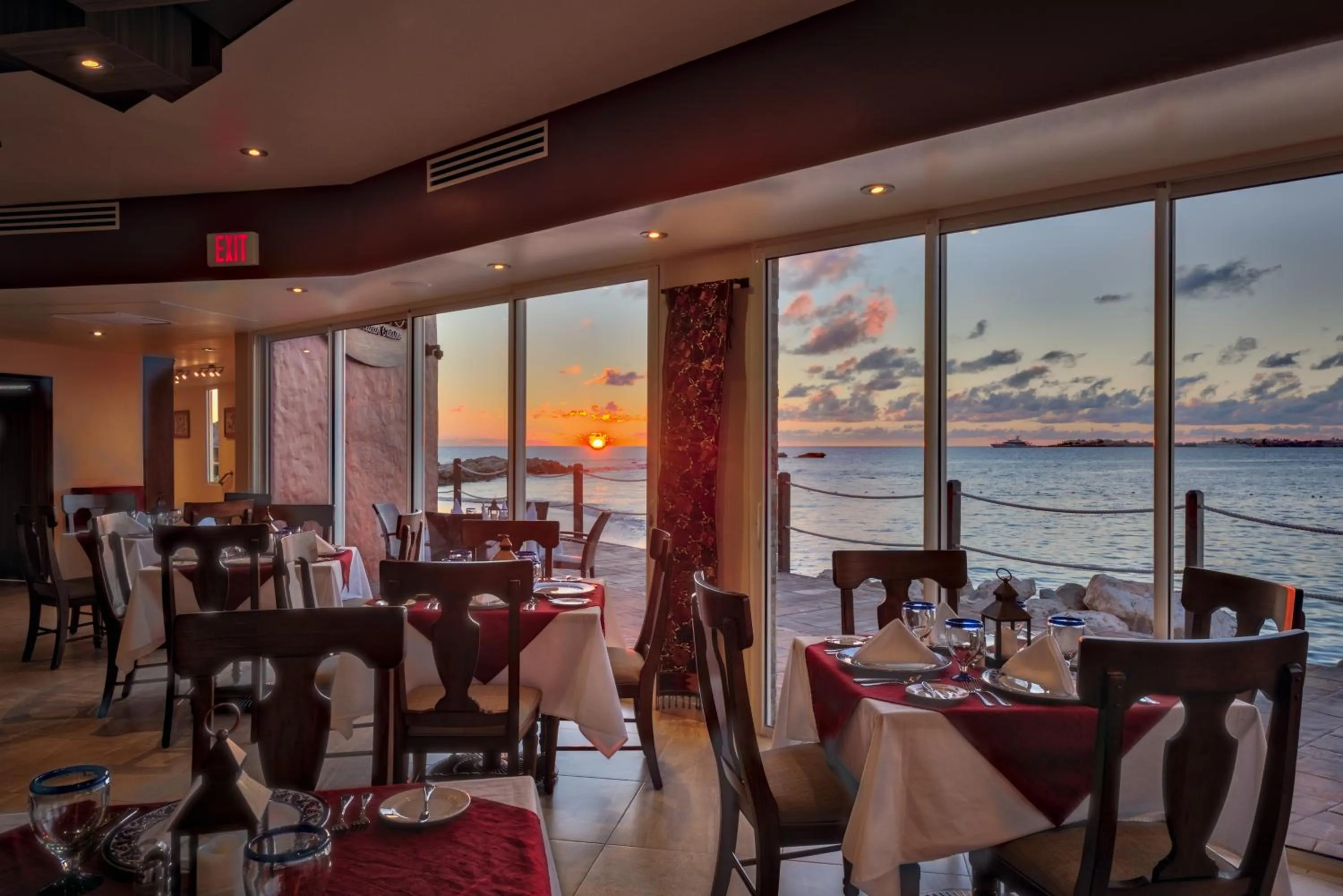 Restaurant/places to eat in The Villas at Simpson Bay Resort