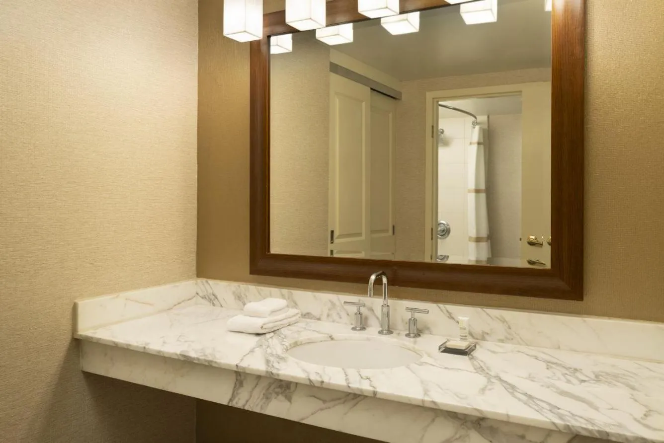 Bathroom in San Diego Marriott La Jolla