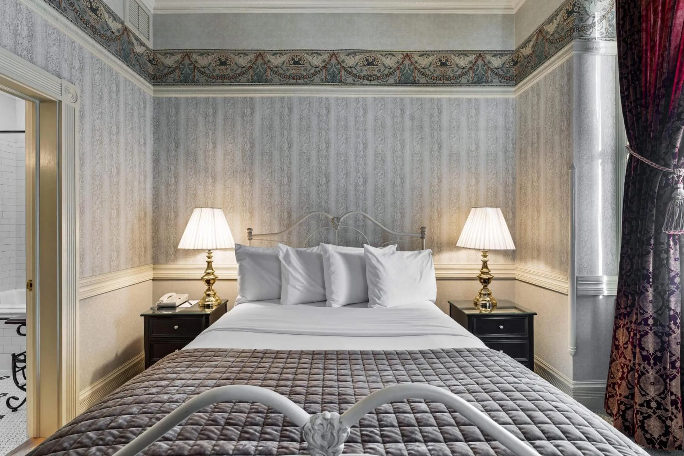 Bed in Beaumont Hotel and Spa - Adults Only