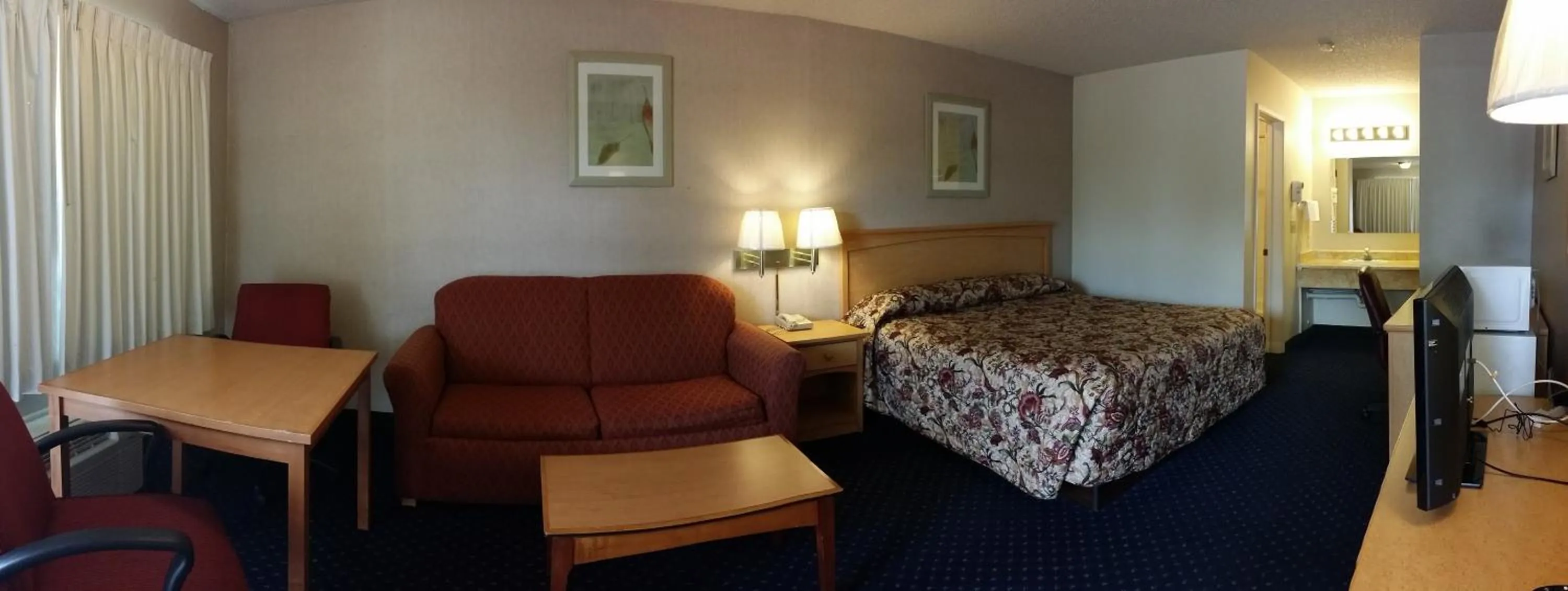 Photo of the whole room, Bed in Western Inn Lakewood