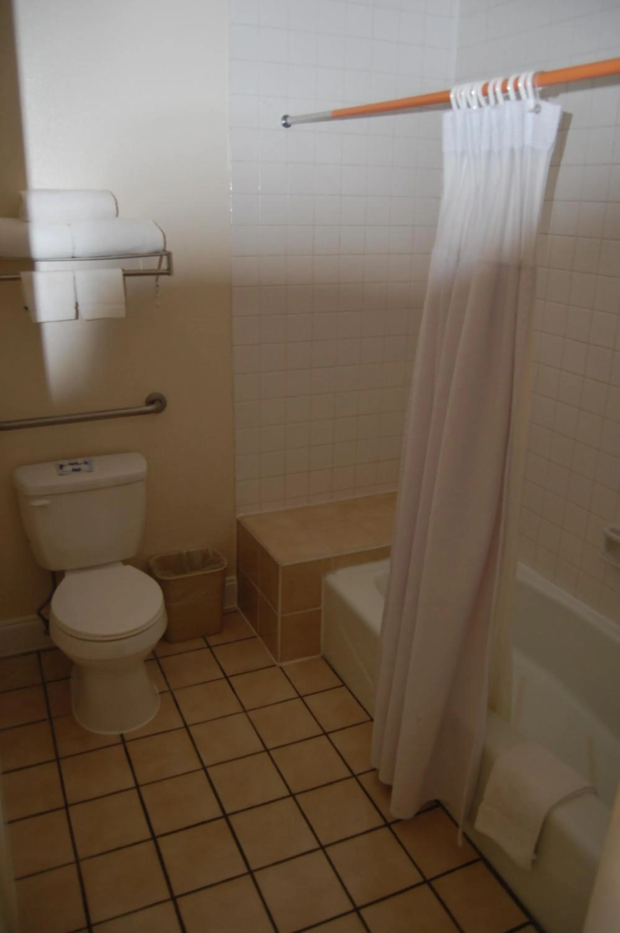 Bathroom in Western Inn Lakewood