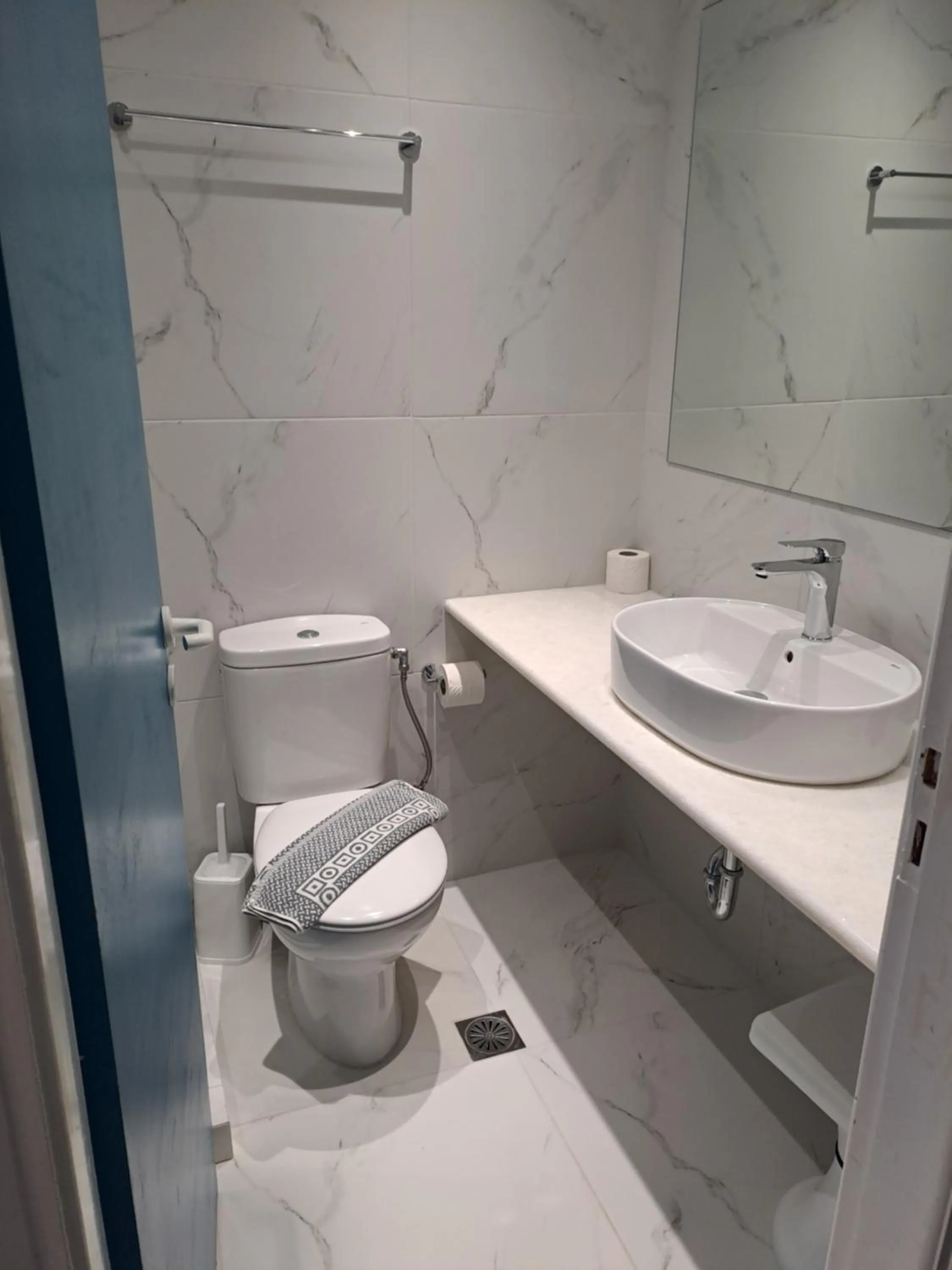 Bathroom in Hotel Aegeon